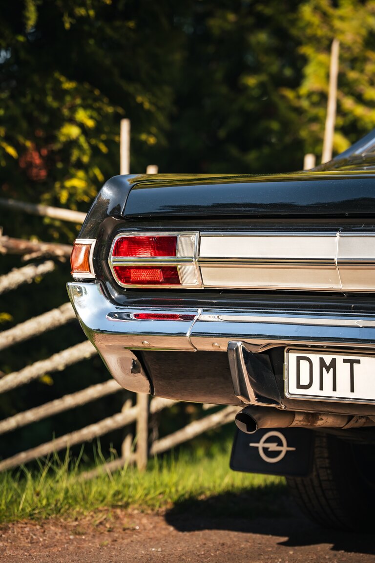 Aussenfoto 1966 Opel Diplomat Coupé 5.4