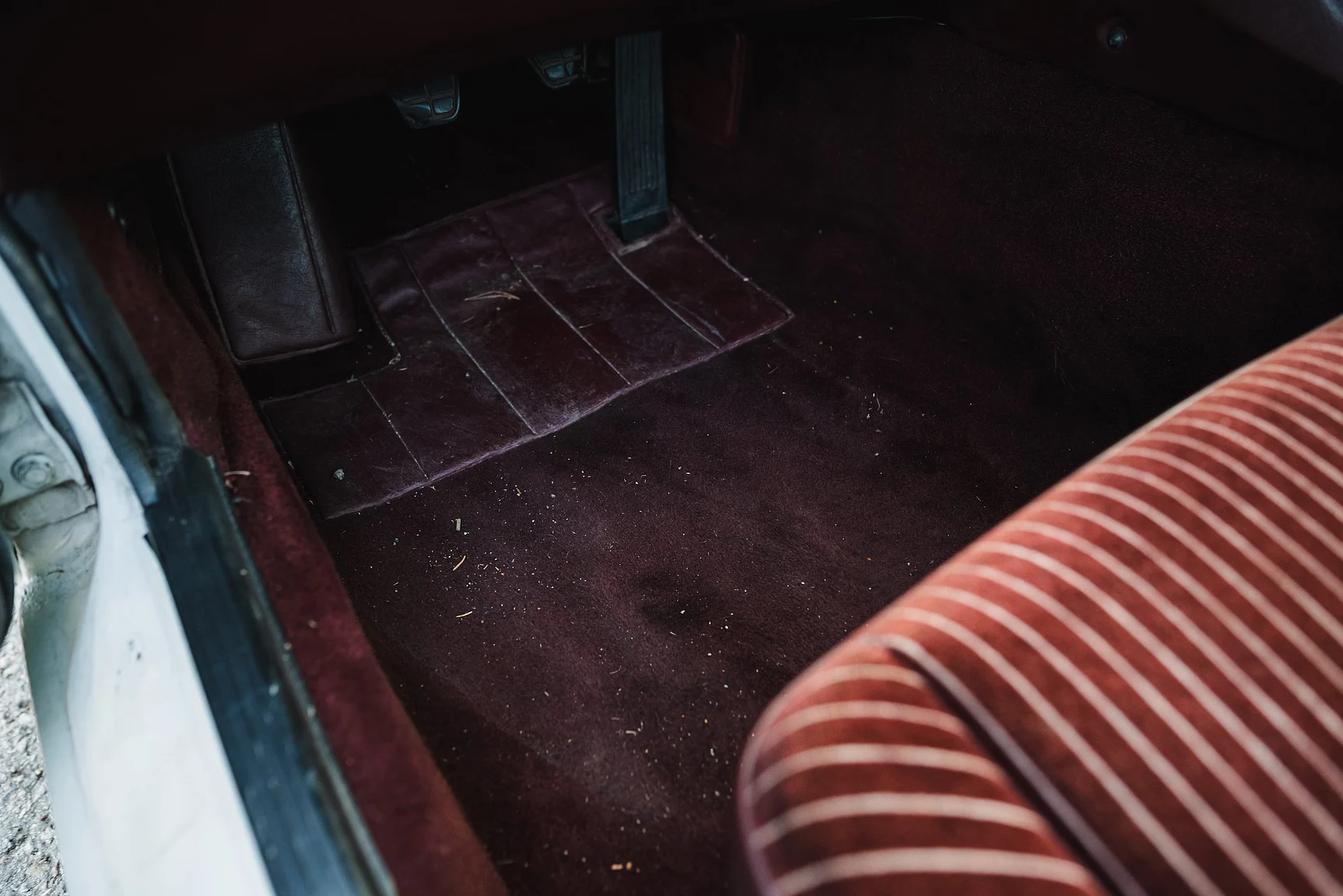 Interior image of 1986 Porsche 944R (49)