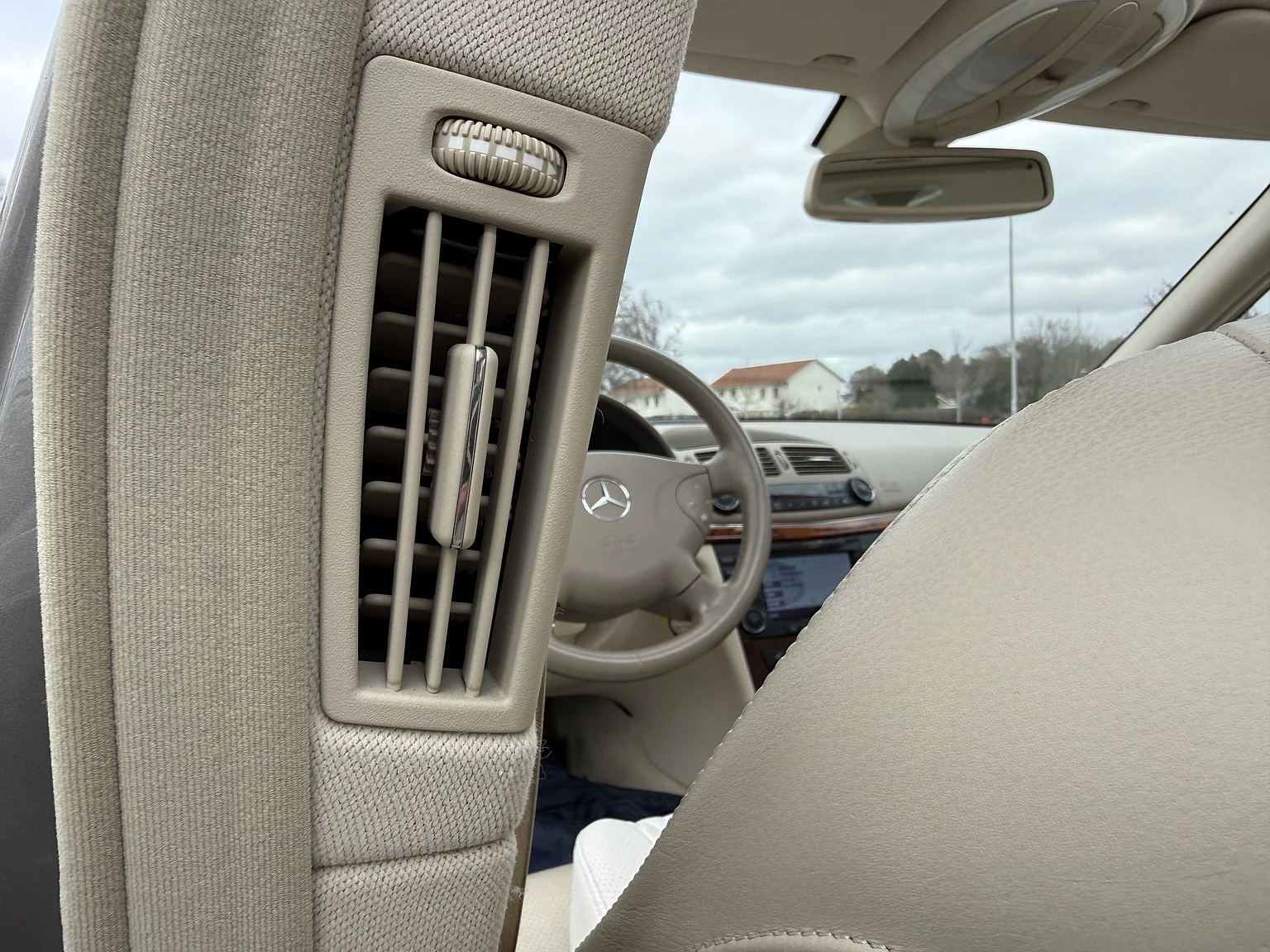 Innenraumfoto von 2004 Mercedes-Benz E 500 7G-Tronic (46)