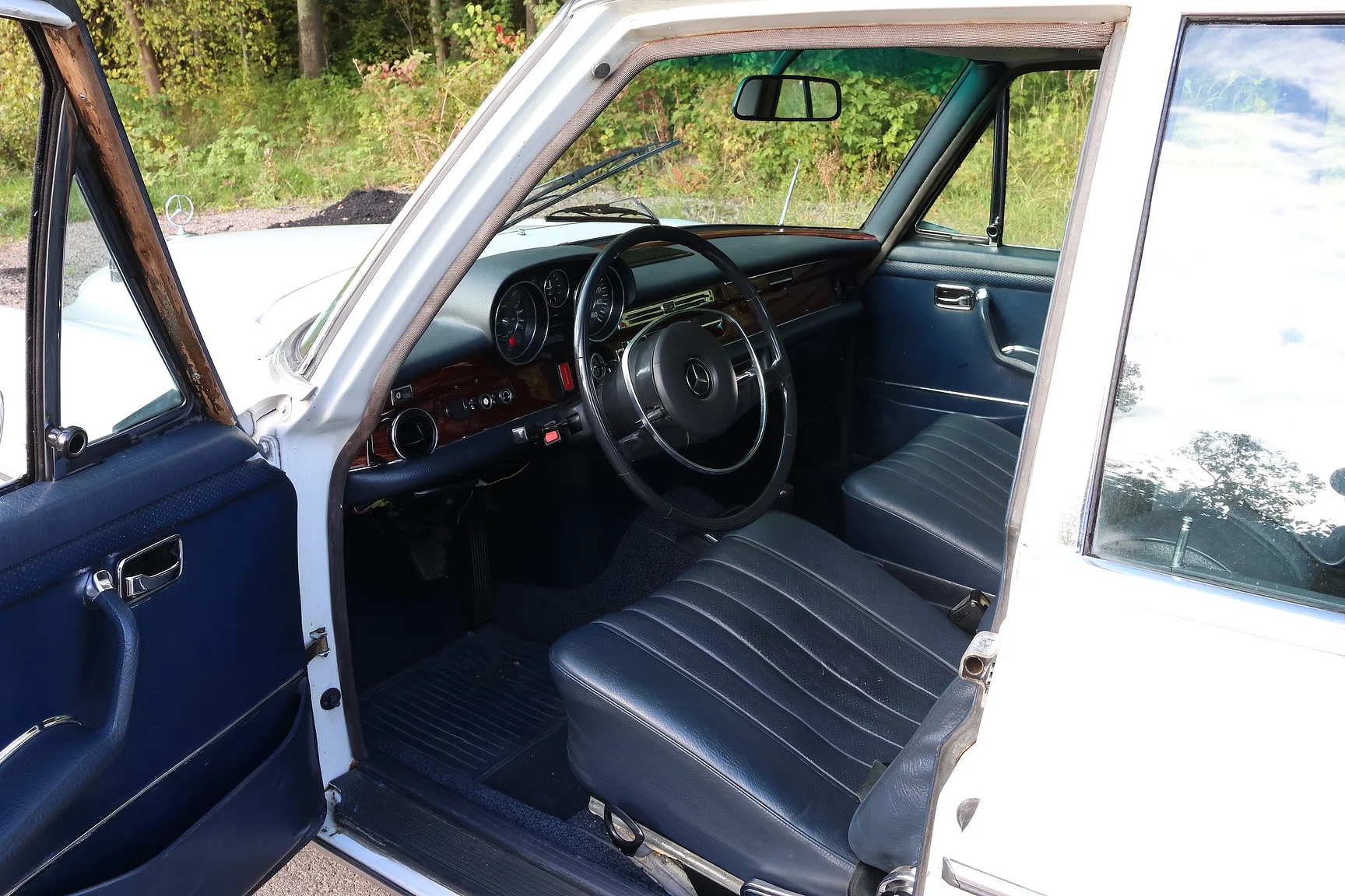 Interior image of 1972 Mercedes-Benz 280 SE 4.5  (6)