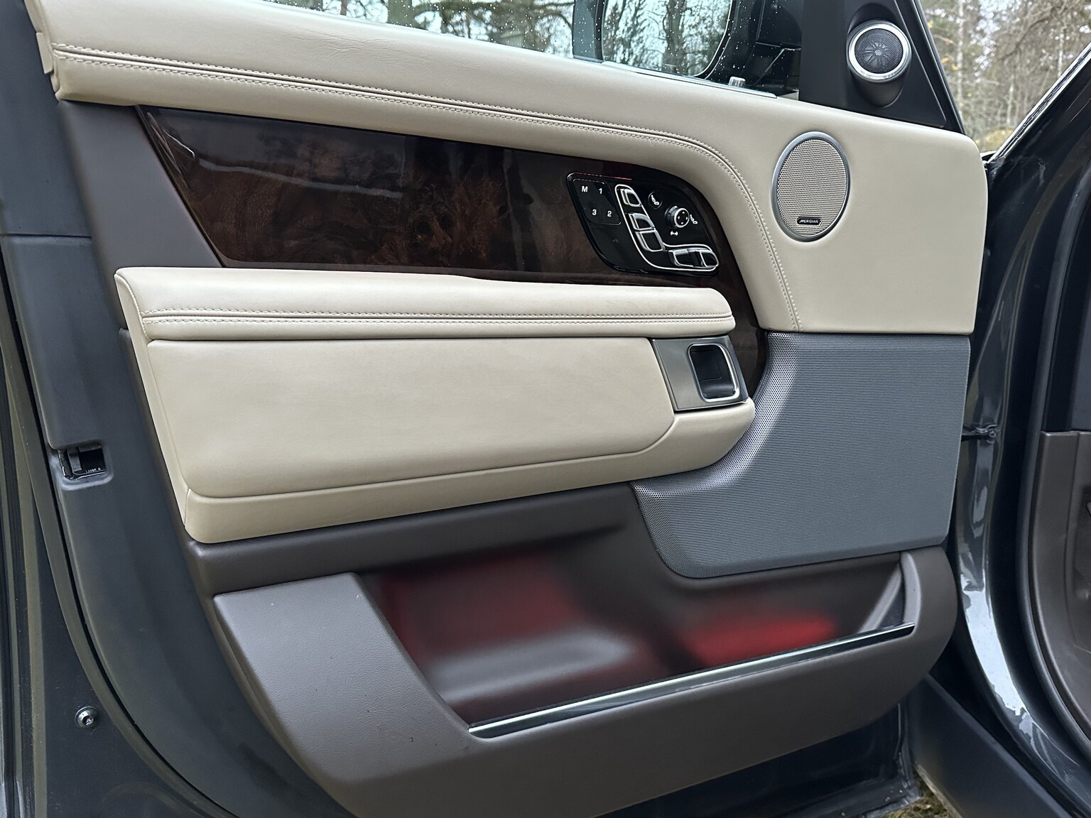 Interior image of 2019 Range Rover Vouge Autobiography SDV8