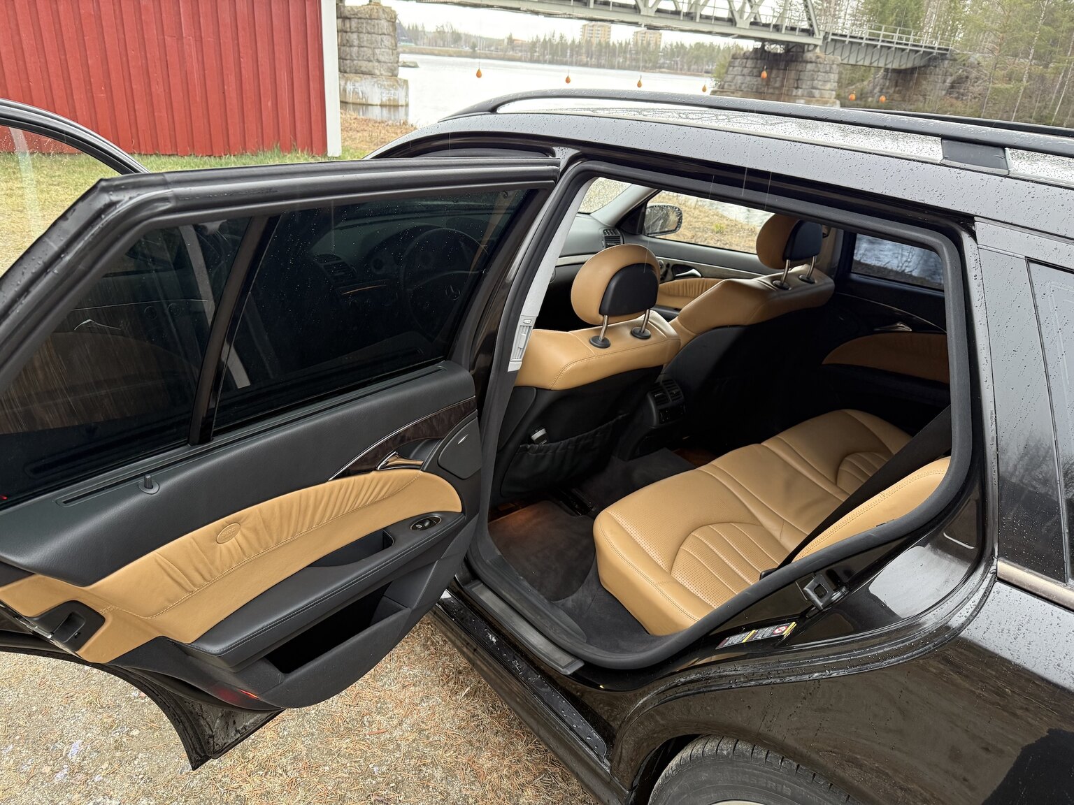 Interior image of 2005 Mercedes-Benz E 55 T AMG
