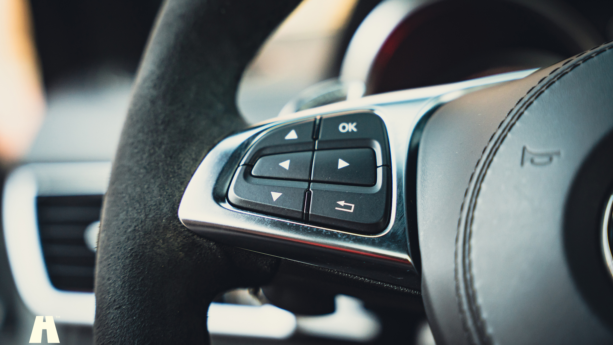 Innenraumfoto von 2017 Mercedes-Benz GLS 63 AMG (40)