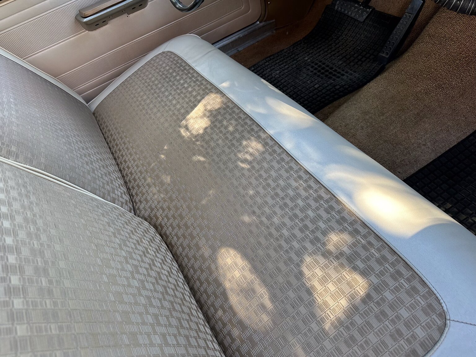 Interiörbild 1966 Plymouth Valiant 100 2-door Sedan (41)