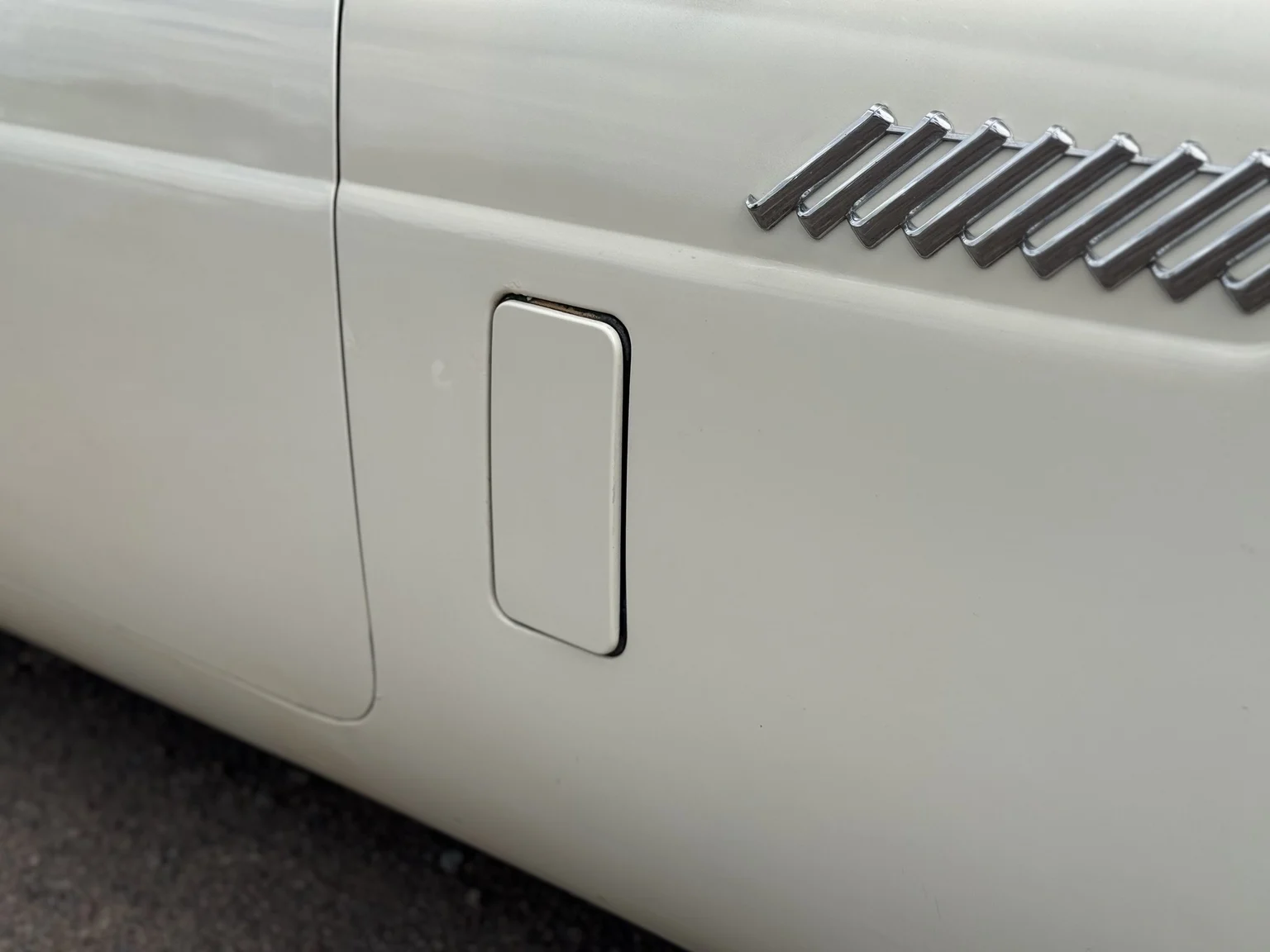 Exteriörbild på 1957 Ford Thunderbird (22)