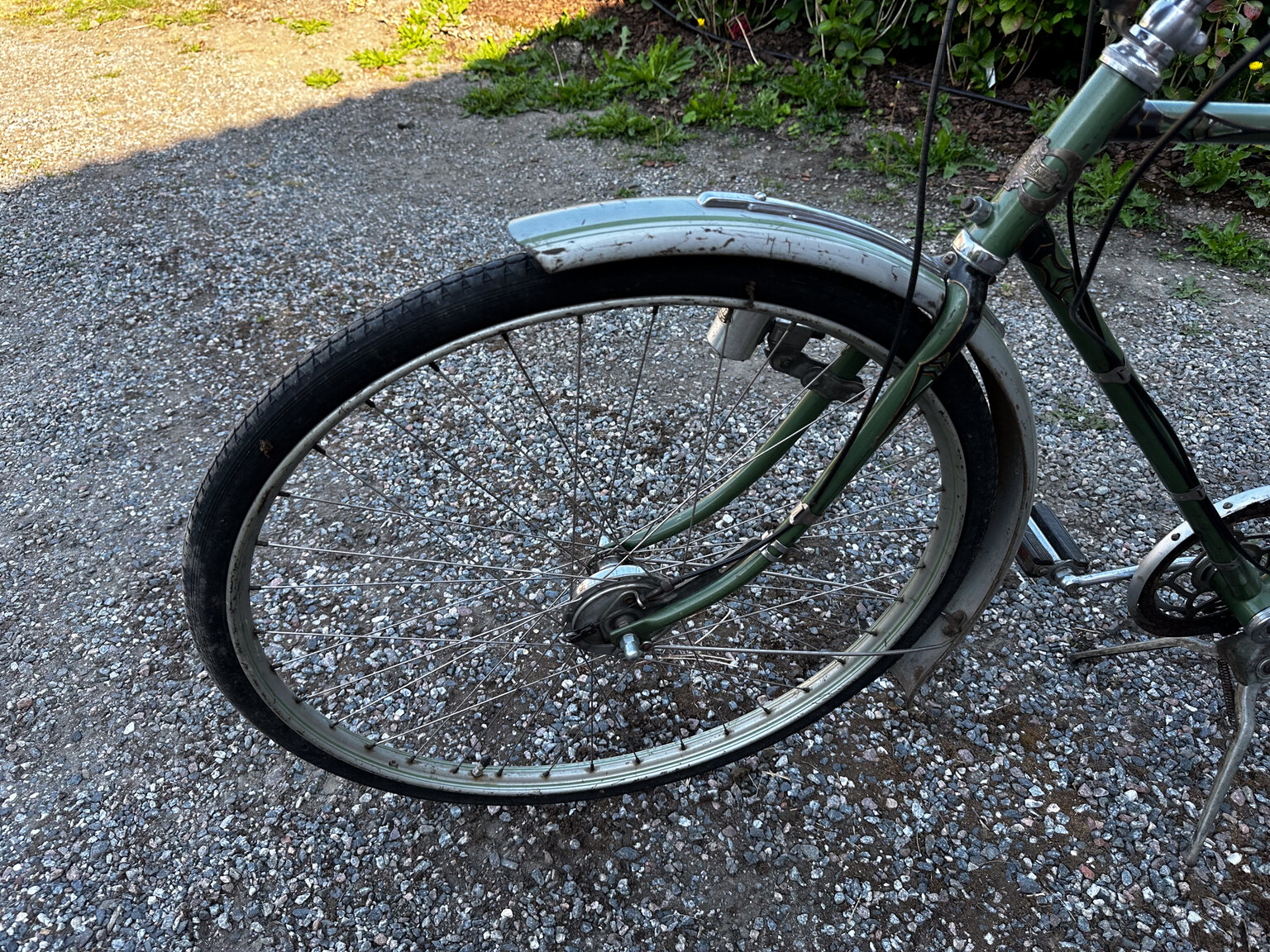 Exteriörbild på 1951 Fux med påhängsmotor