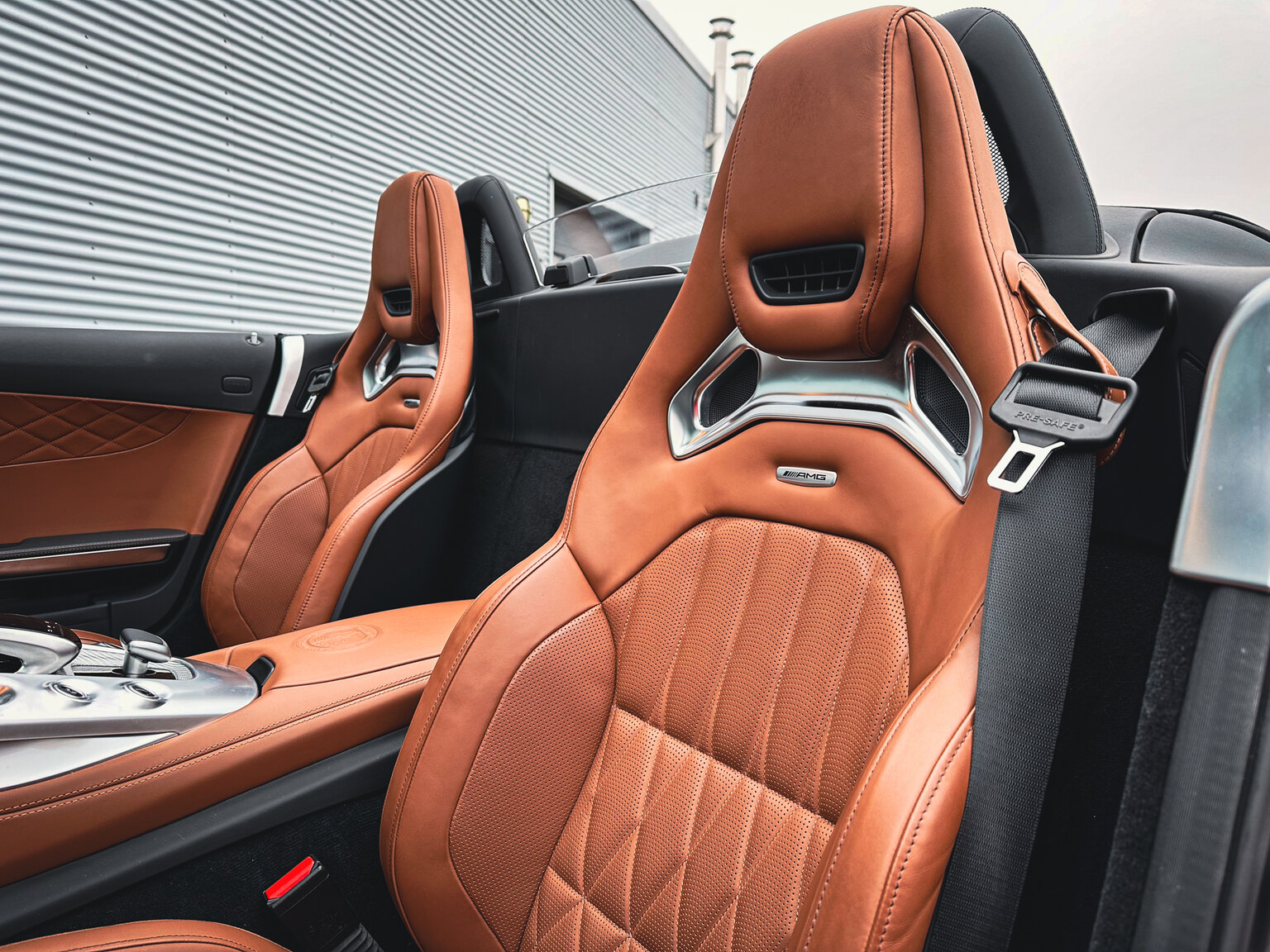 Interiörbild 2018 Mercedes Benz AMG GT C (5)