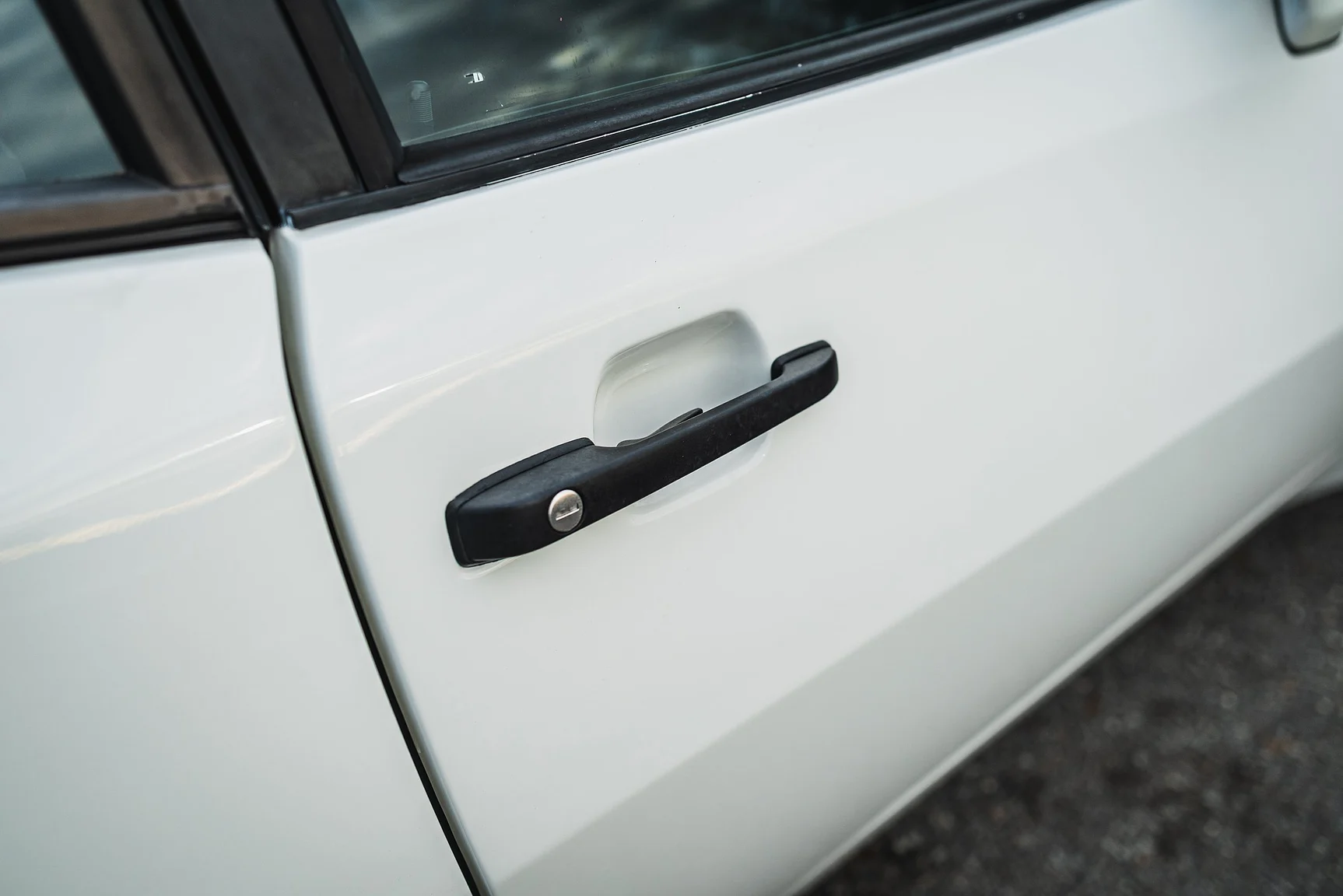 Exterior image of 1986 Porsche 944R (43)