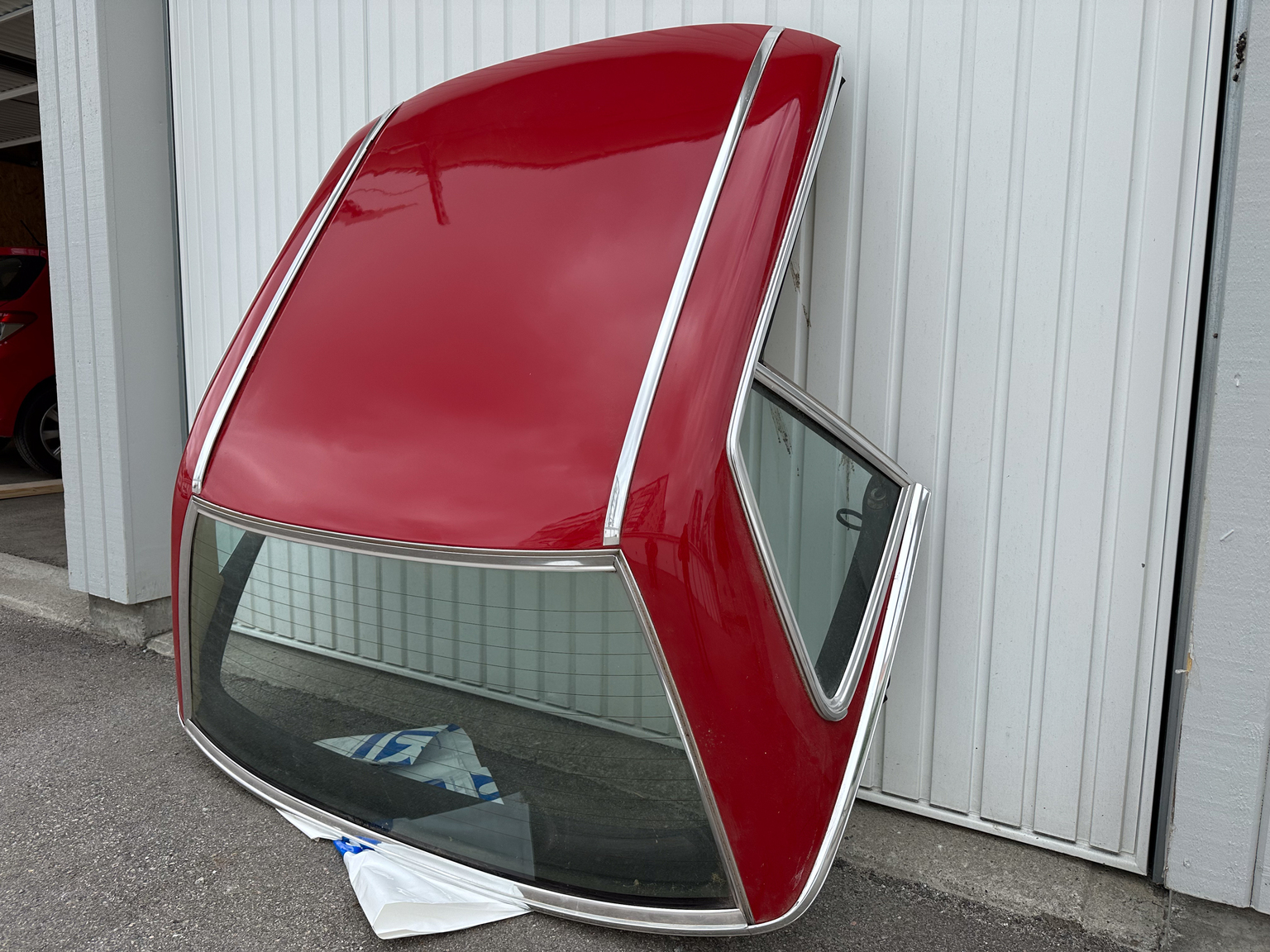 Exterior image of 1975 Mercedes-Benz 280 SL