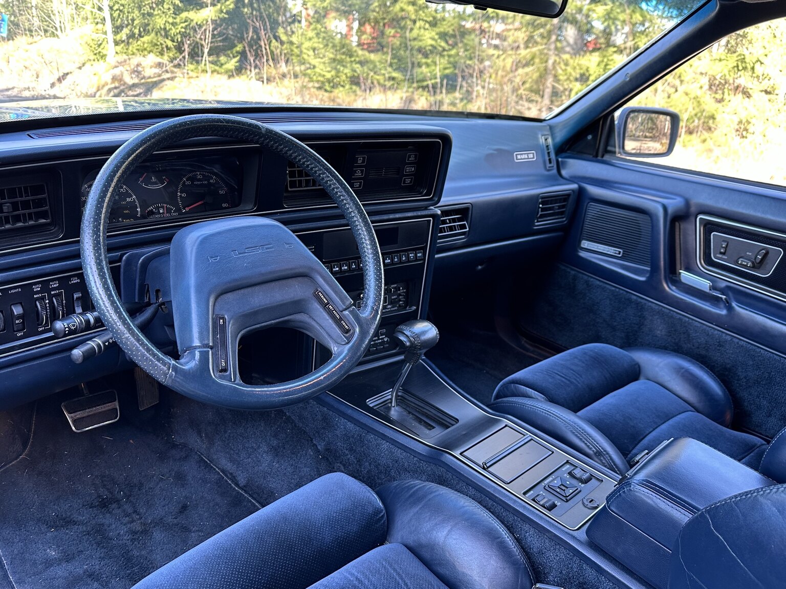 Innenraumfoto von 1987 Lincoln Mark VII LSC