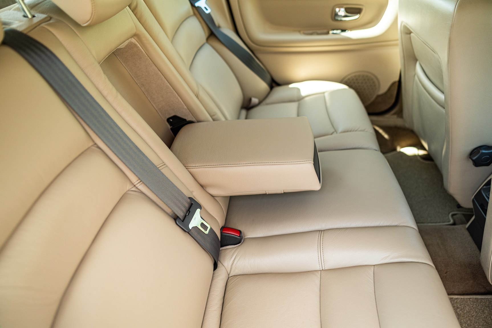 Interior image of 2000 Volvo V70 XC 2.4 T AWD 