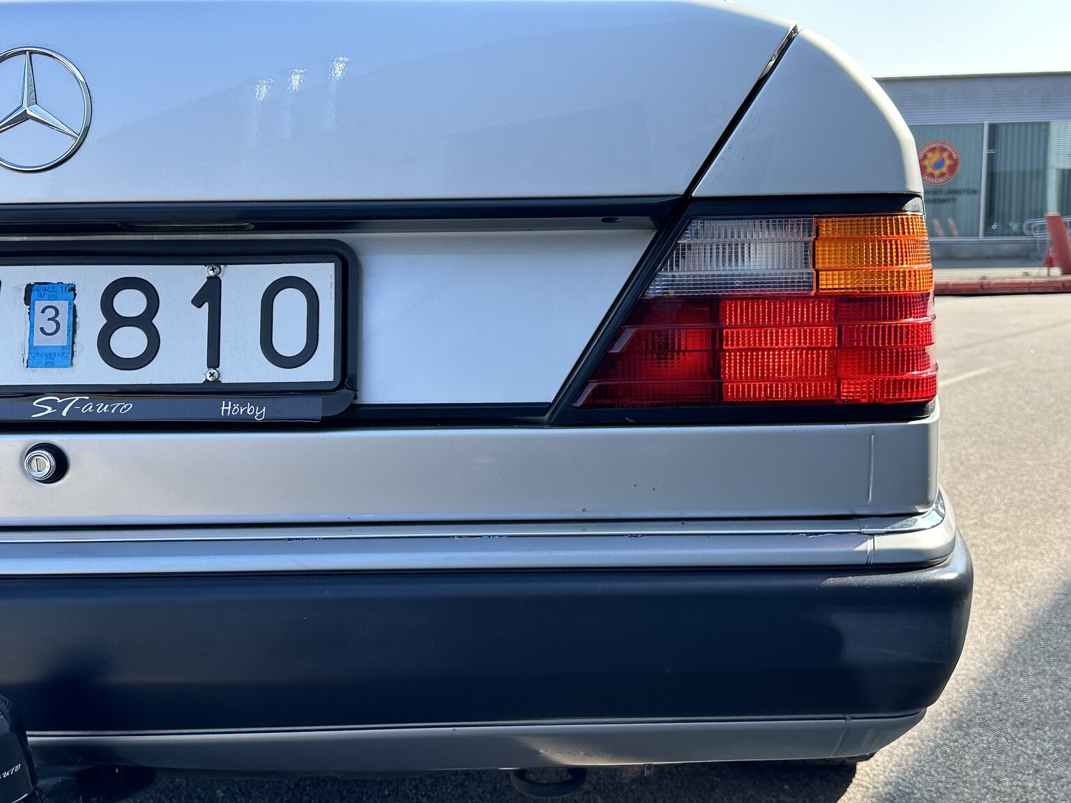 Exterior image of 1992 Mercedes-Benz 250D