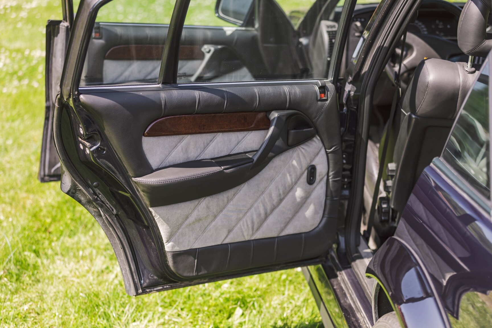 Interior image of 1991 Lotus Omega