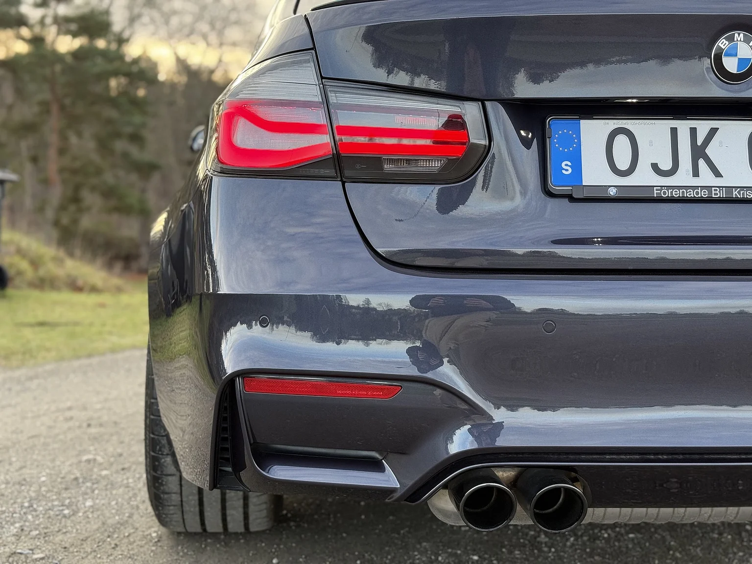 Exteriörbild på 2017 BMW M3 Competition 30 Jahre (34)