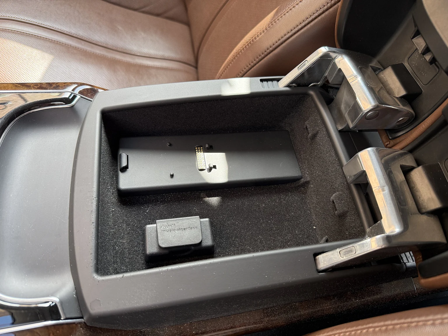 Innenraumfoto von 2014 Audi A8 4.0 TFSI (42)