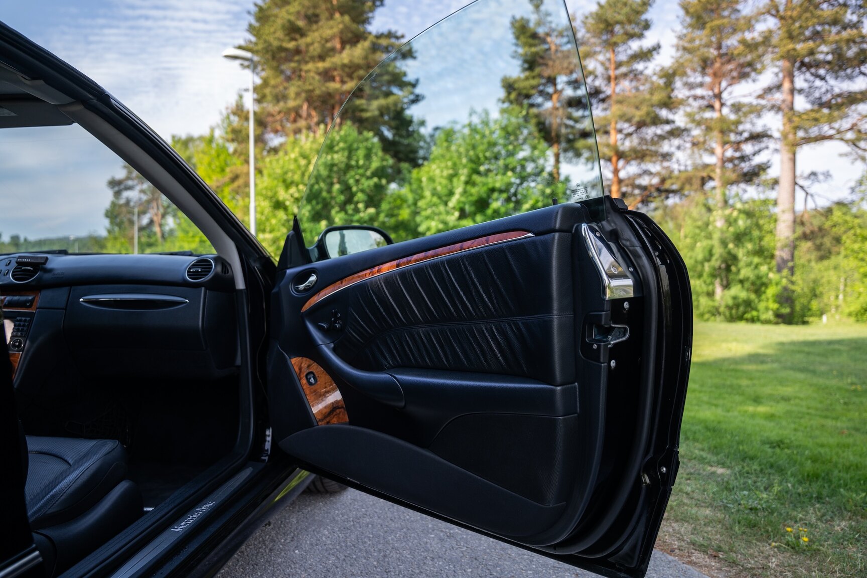 Interior image of 2009 Mercedes-Benz CLK 550