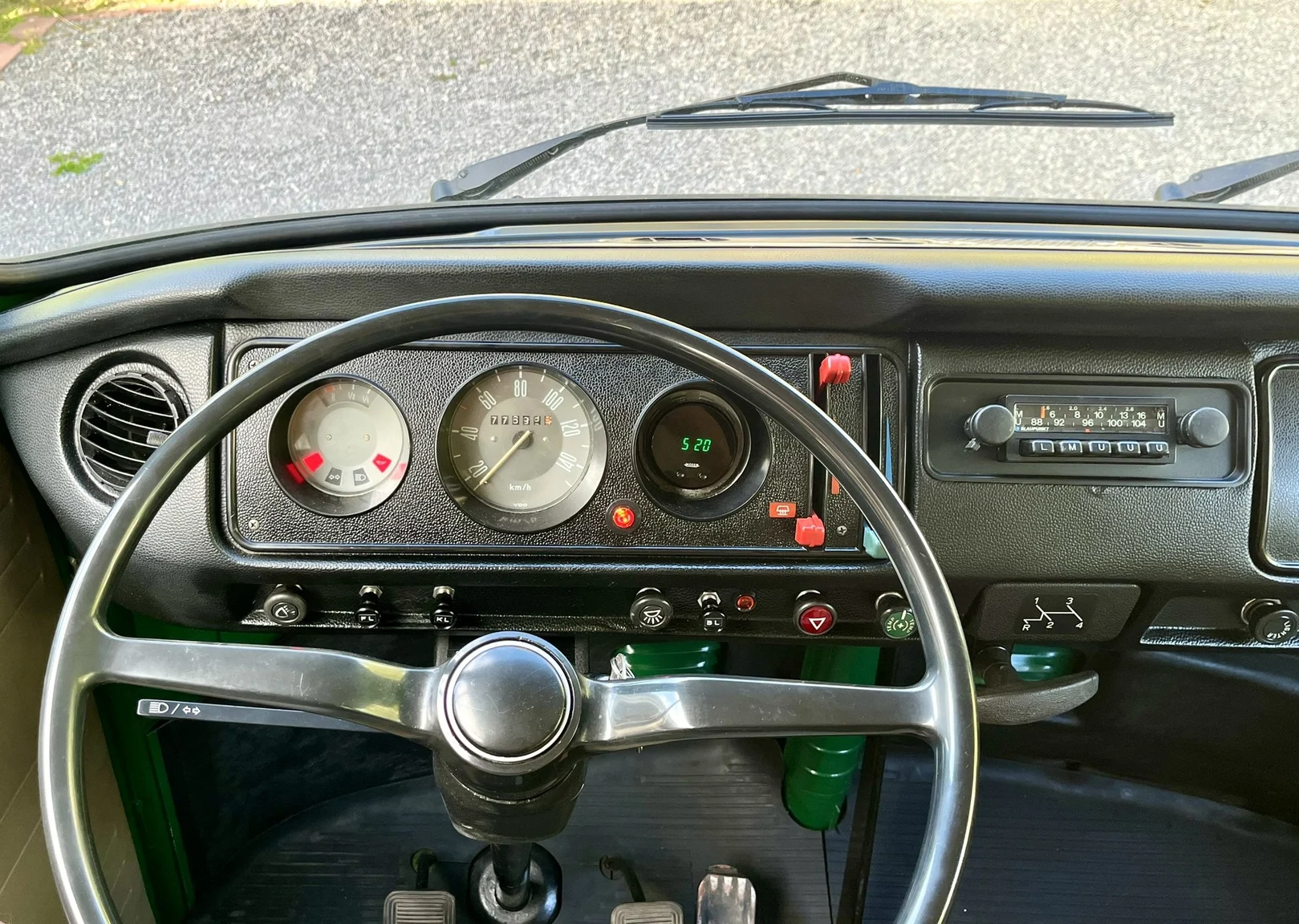 Innenraumfoto von 1974 Volkswagen Transporter T2 (13)