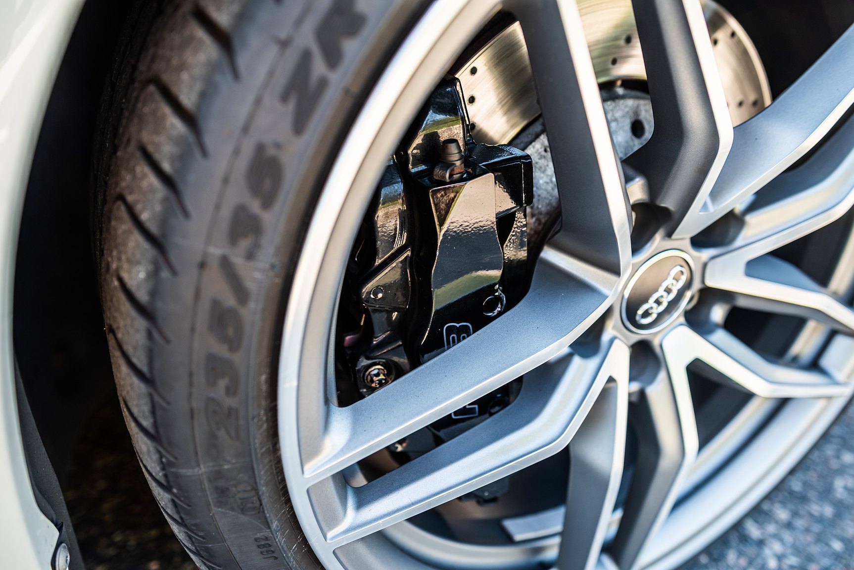 Exterior image of 2008 Audi R8 4.2 V8 Turbo Manuell