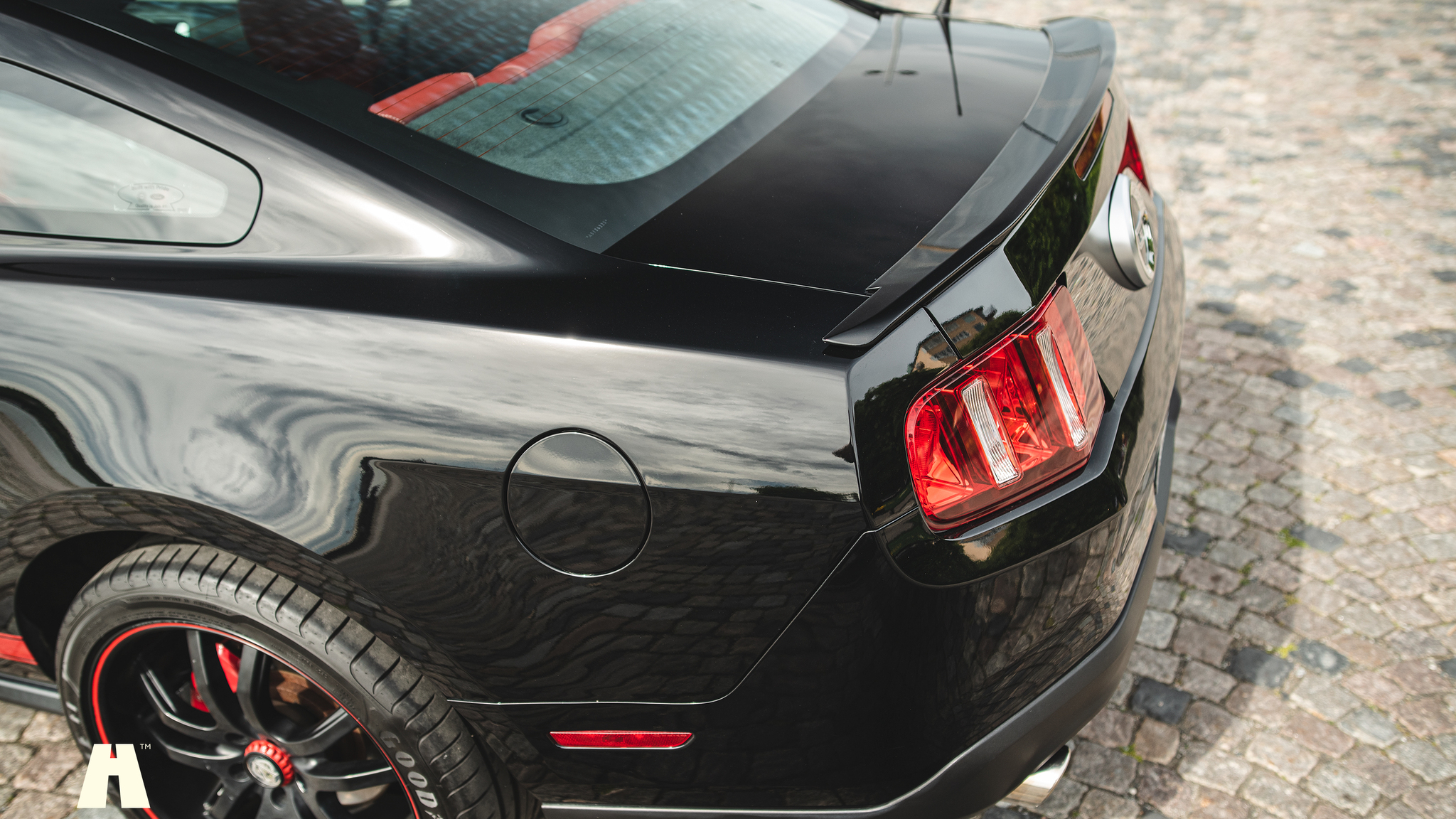Exterior image of 2010 Ford Mustang GT 