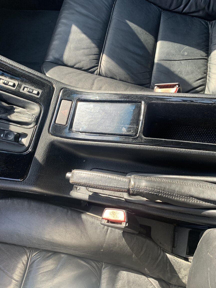 Interior image of 1995 BMW 840i (26)