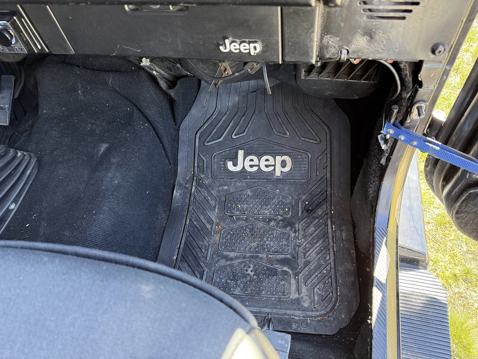 Aussenfoto 1990 Jeep Wrangler Islander (44)