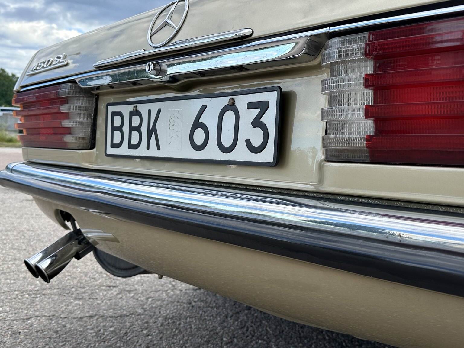 Exteriörbild på 1974 Mercedes benz 450 SL