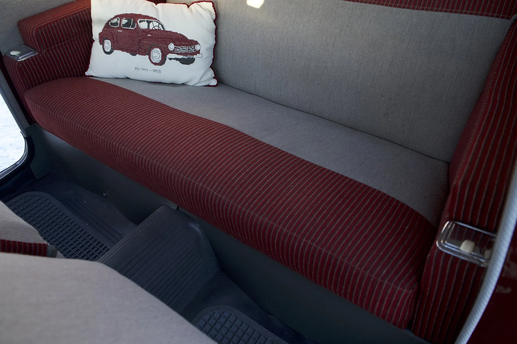 Interior image of 1953 Volvo PV444 DS (17)