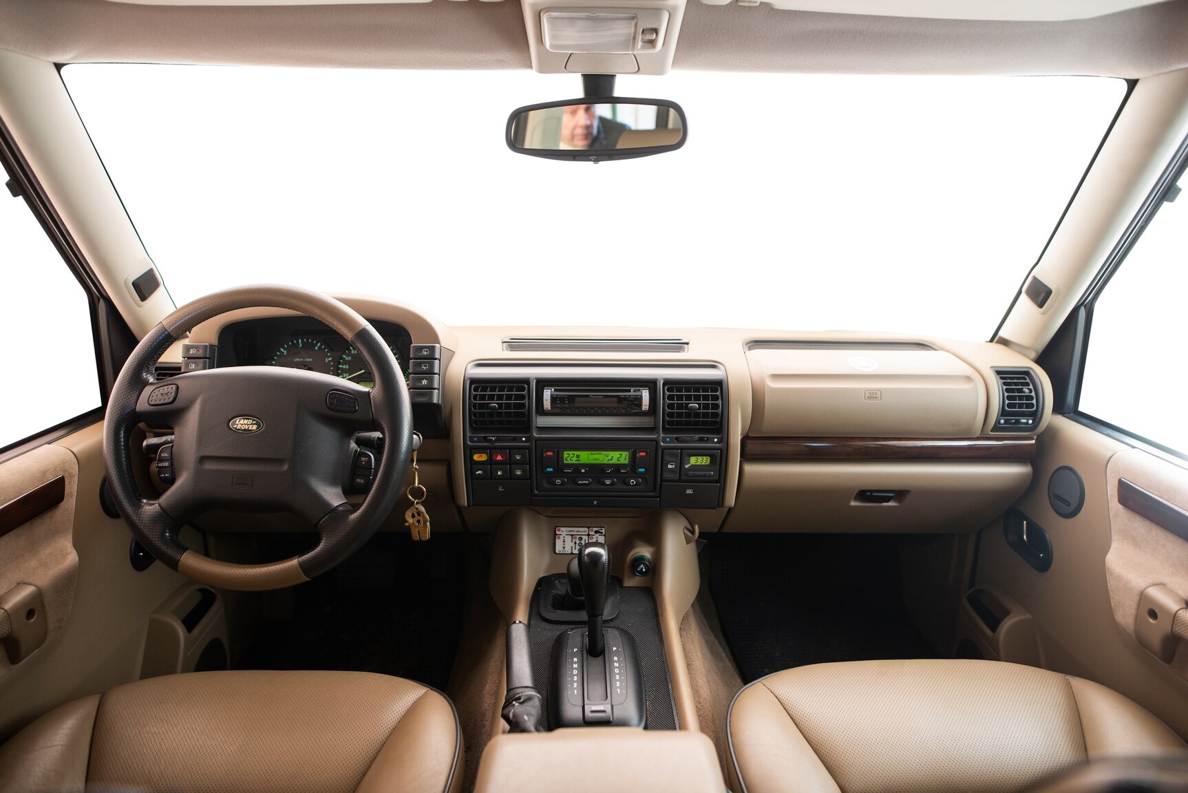 Interior image of 1999 Land Rover Discovery 4.0 V8