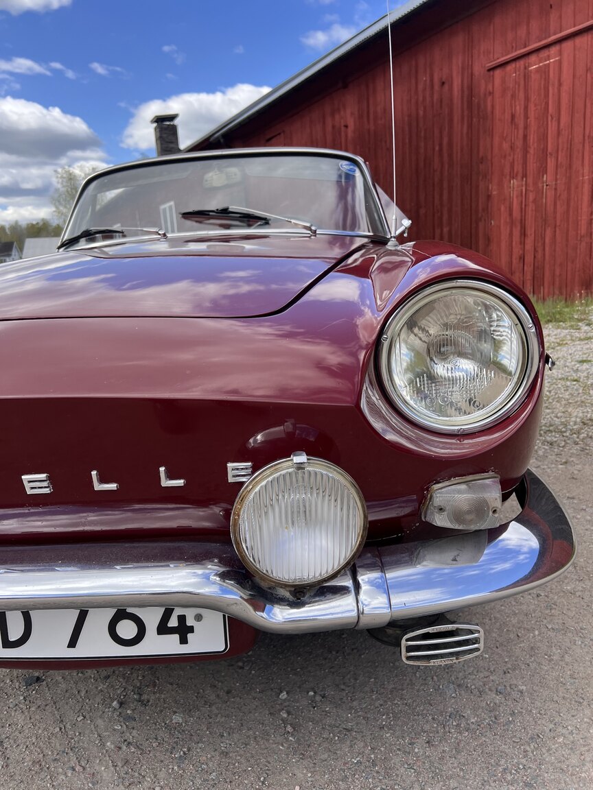 Exterior image of 1967 Renault Caravelle Coupé