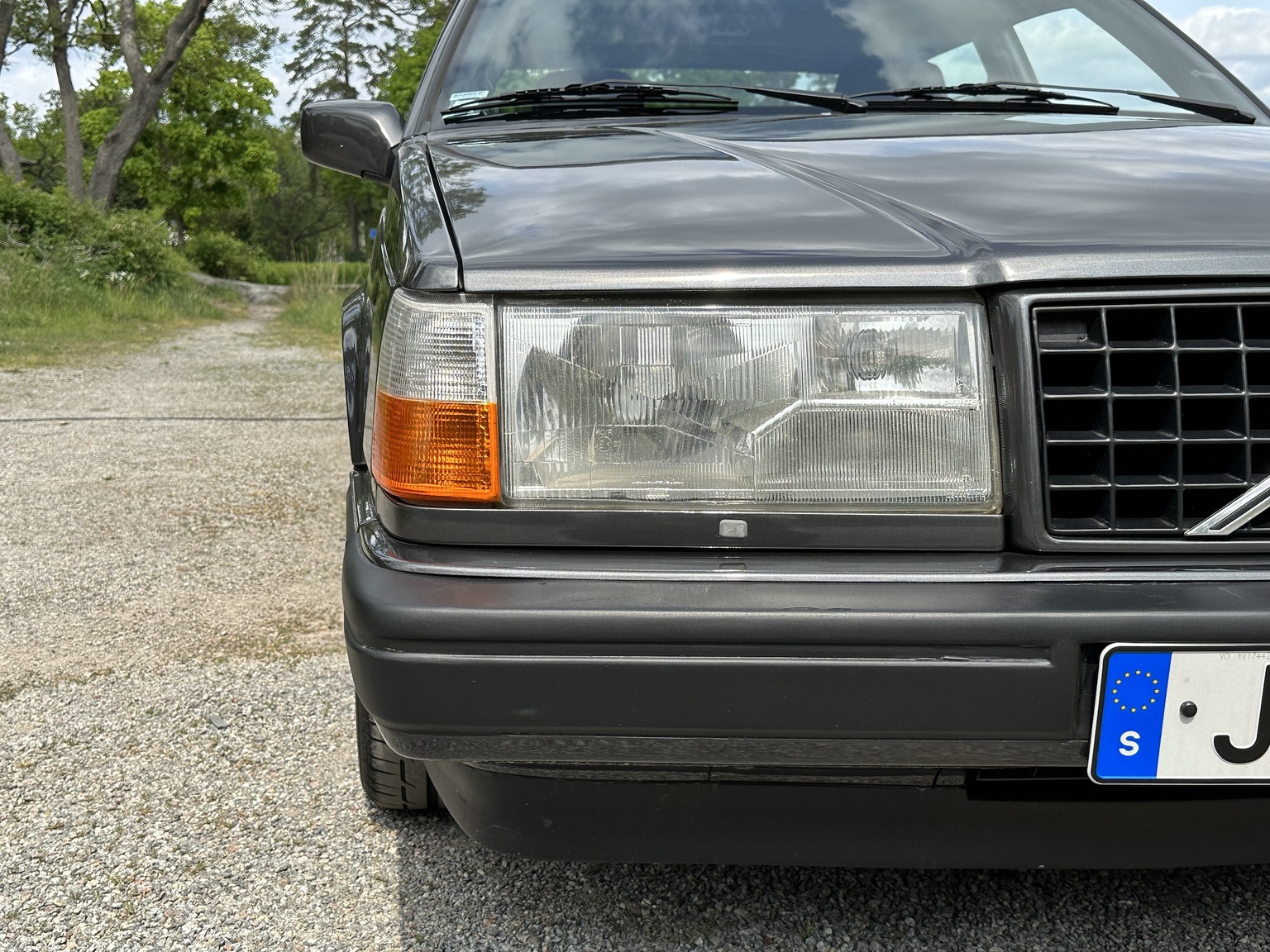 Exterior image of 1990 Volvo 740 Turbo 16s