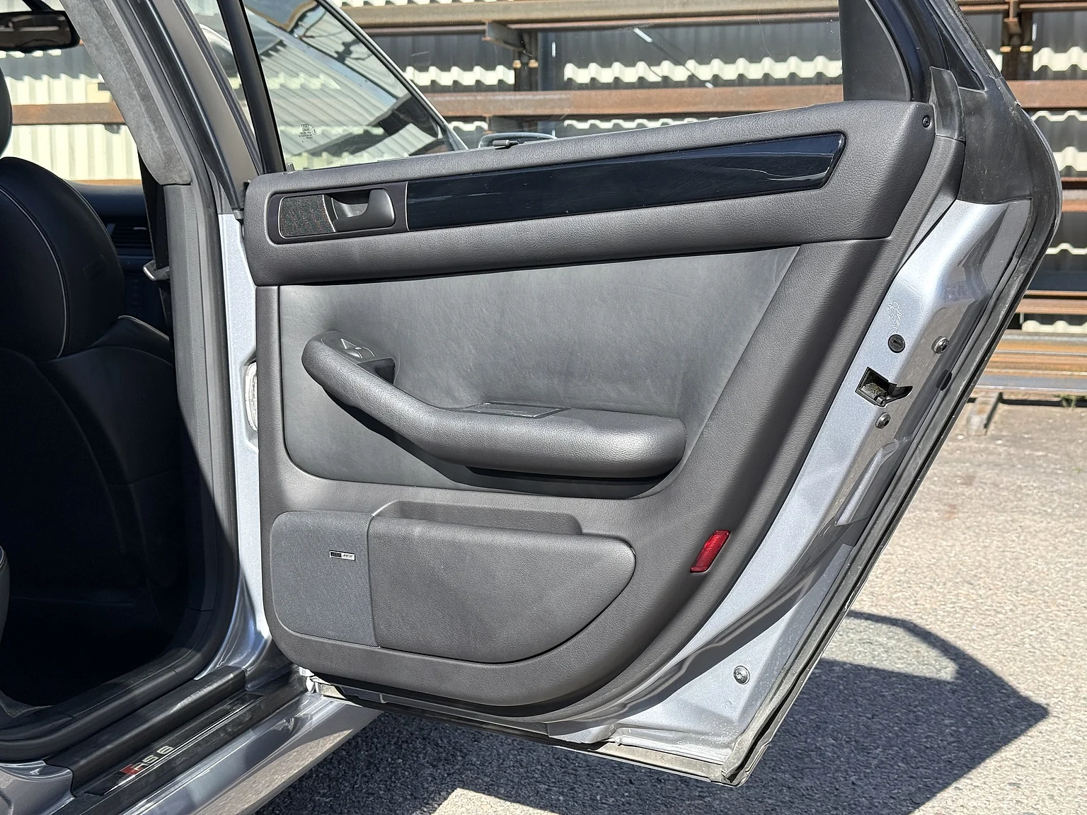 Interior image of 2002 Audi RS 6 Avant (68)