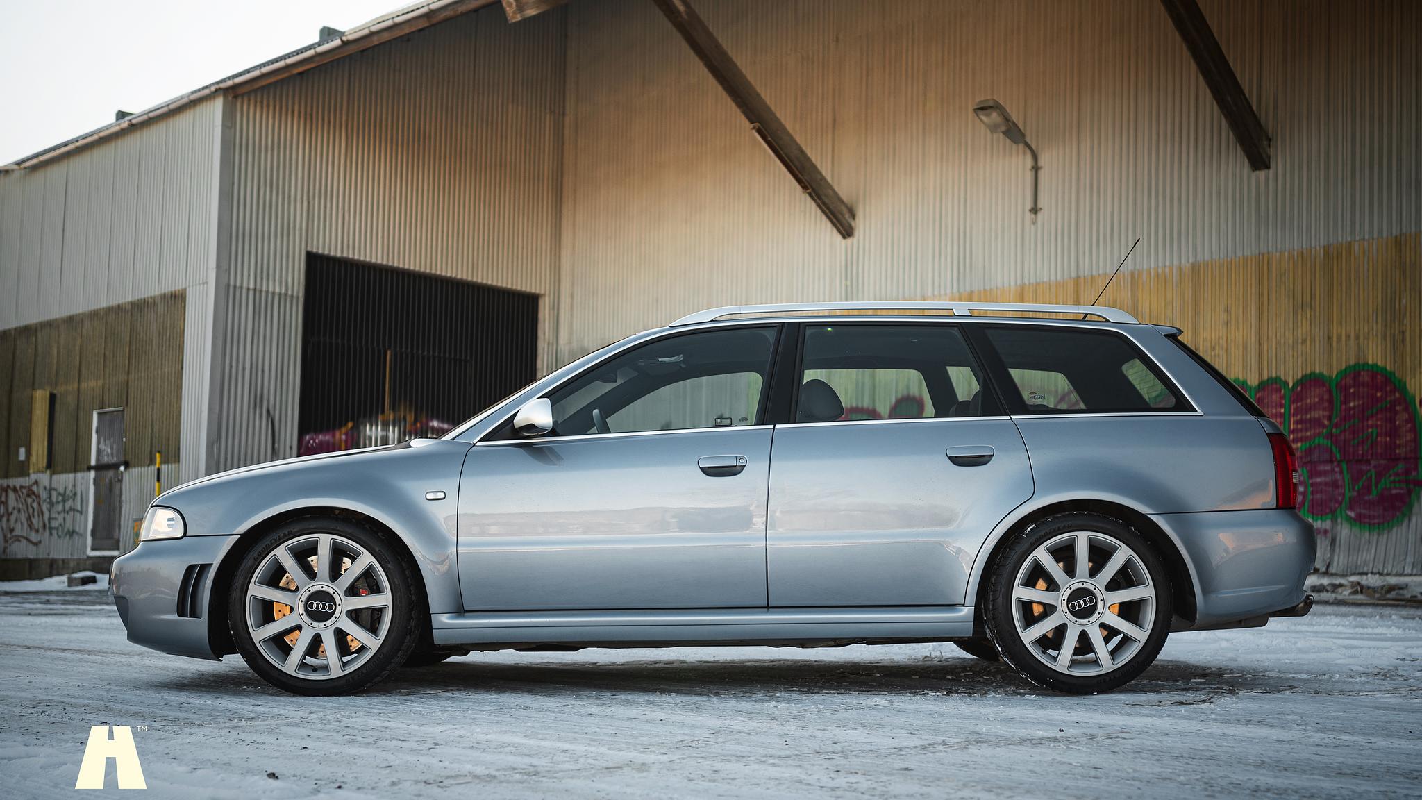 Exteriörbild på 2001 Audi RS4 B5 (2)