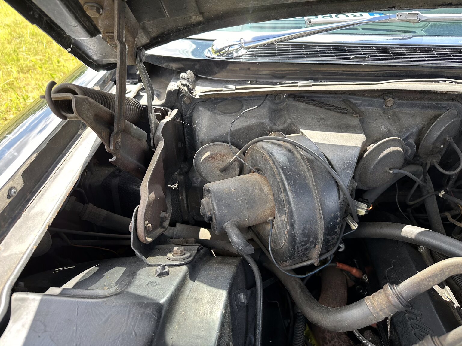 Image of 1964 Cadillac Fleetwood Seventy-Five Limousine mechanics (15)