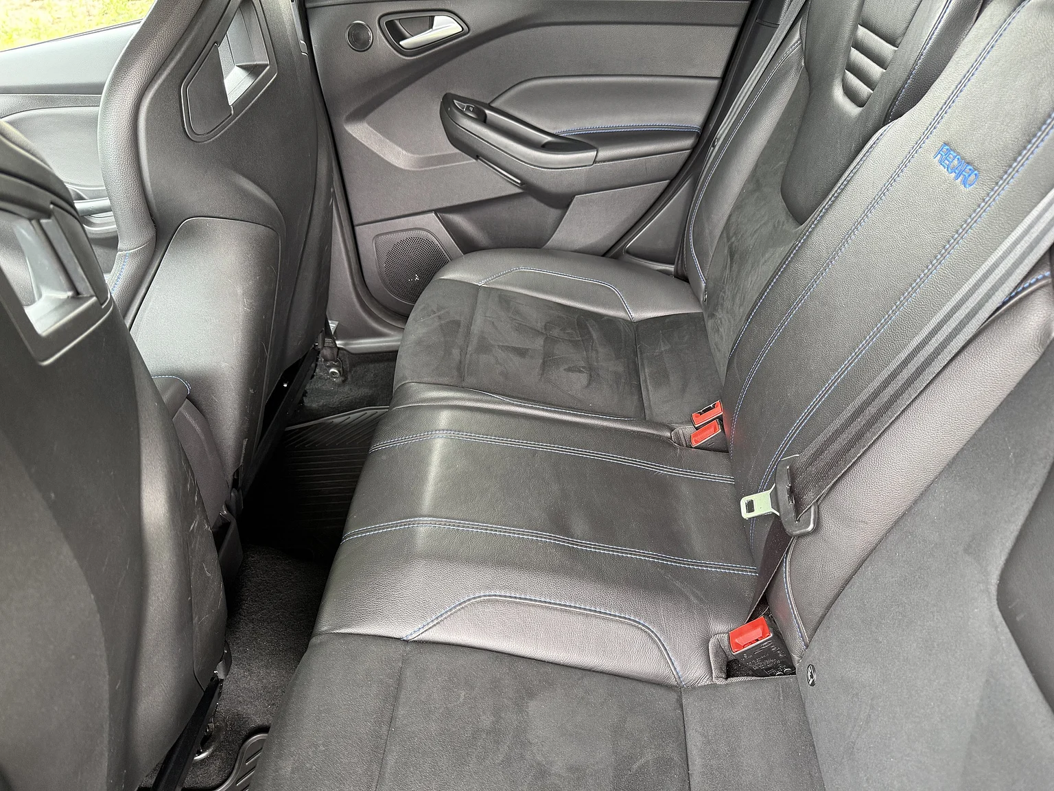 Interior image of 2016 Ford Focus RS (37)