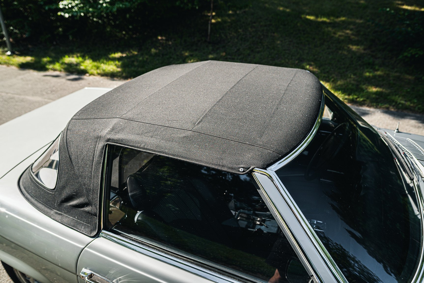Exterior image of 1972 Mercedes-Benz 350 SL