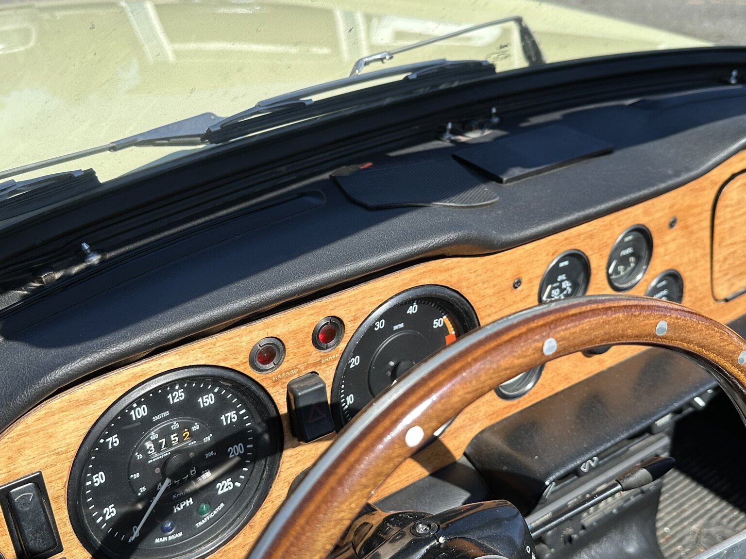 Interior image of 1971 Triumph TR6 (12)