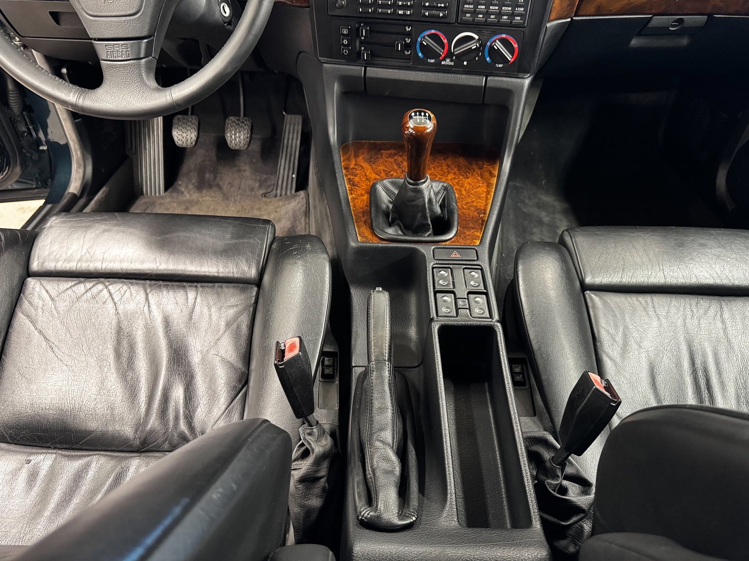 Interior image of 1995 BMW 540i Touring - NO RESERVE (9)