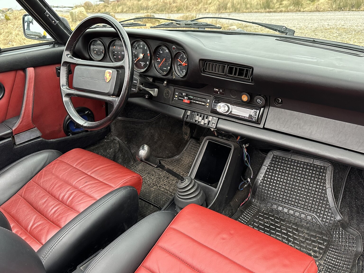 Interior image of 1972 Porsche 911 T (16)