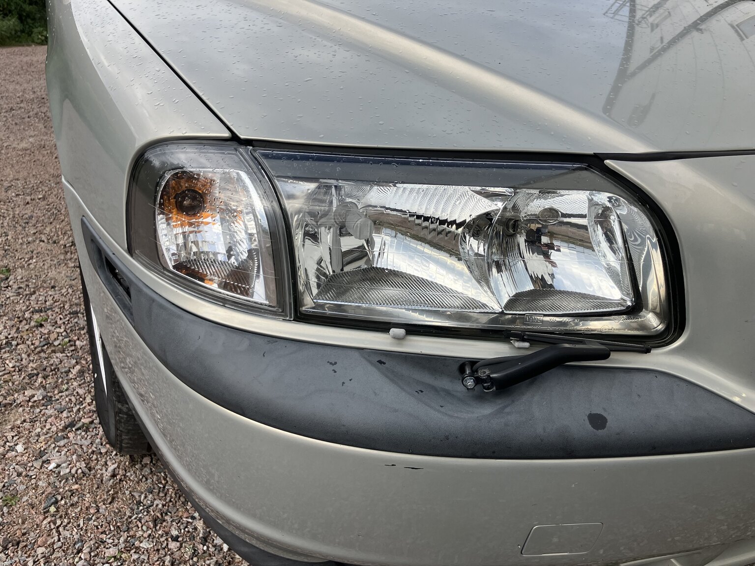 Exterior image of 1999 Volvo S80