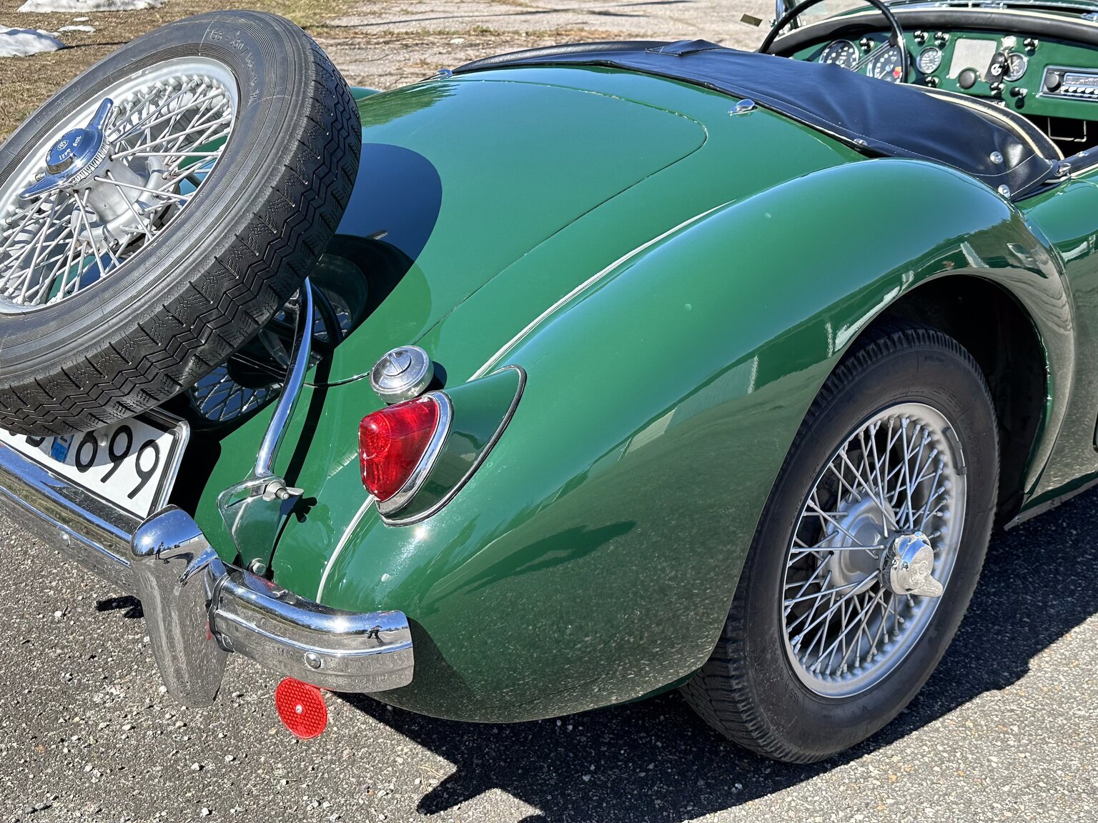 Exterior image of 1957 MGA Roadster (34)