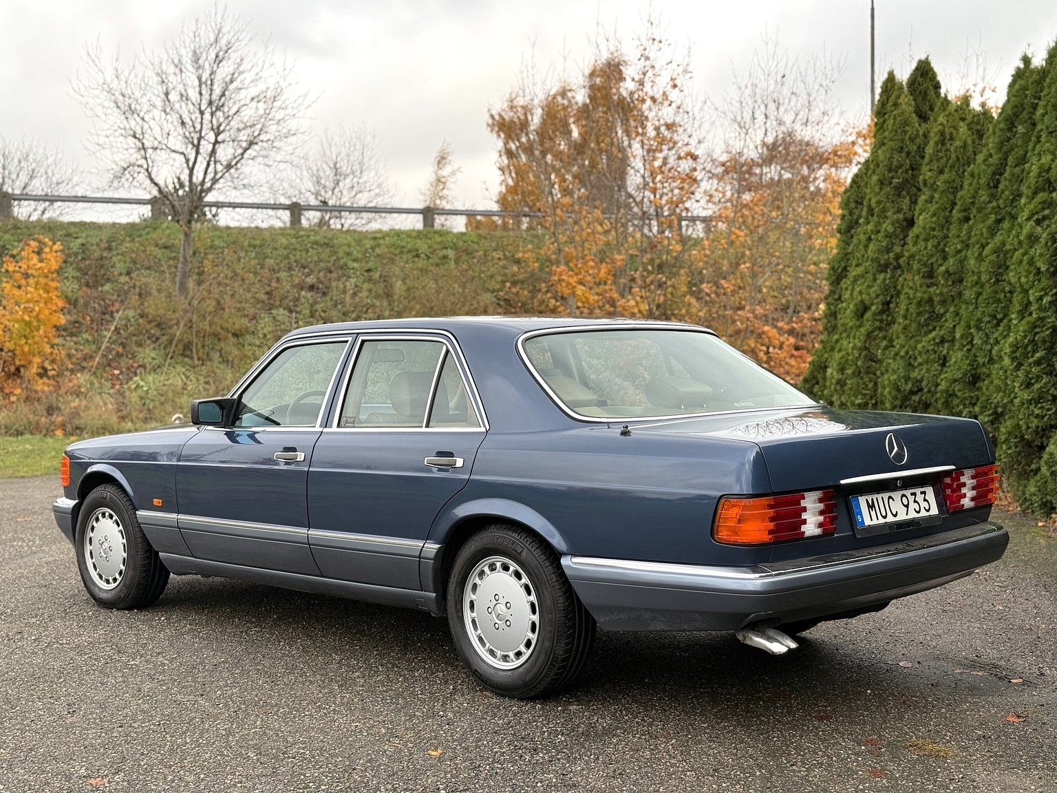 Exterior image of 1987 Mercedes-Benz 300 SE