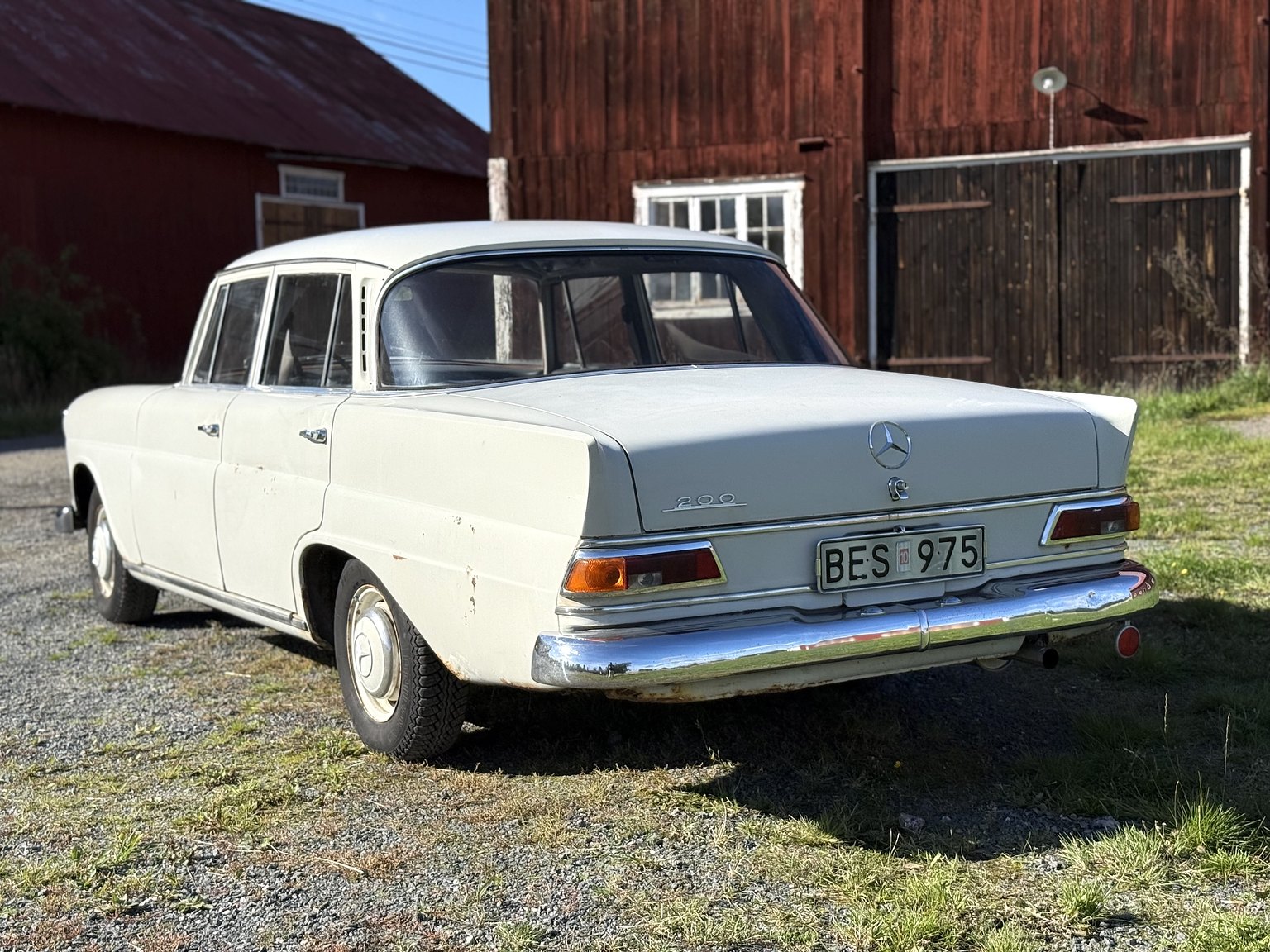 Exteriörbild på 1967 Mercedes-Benz 200