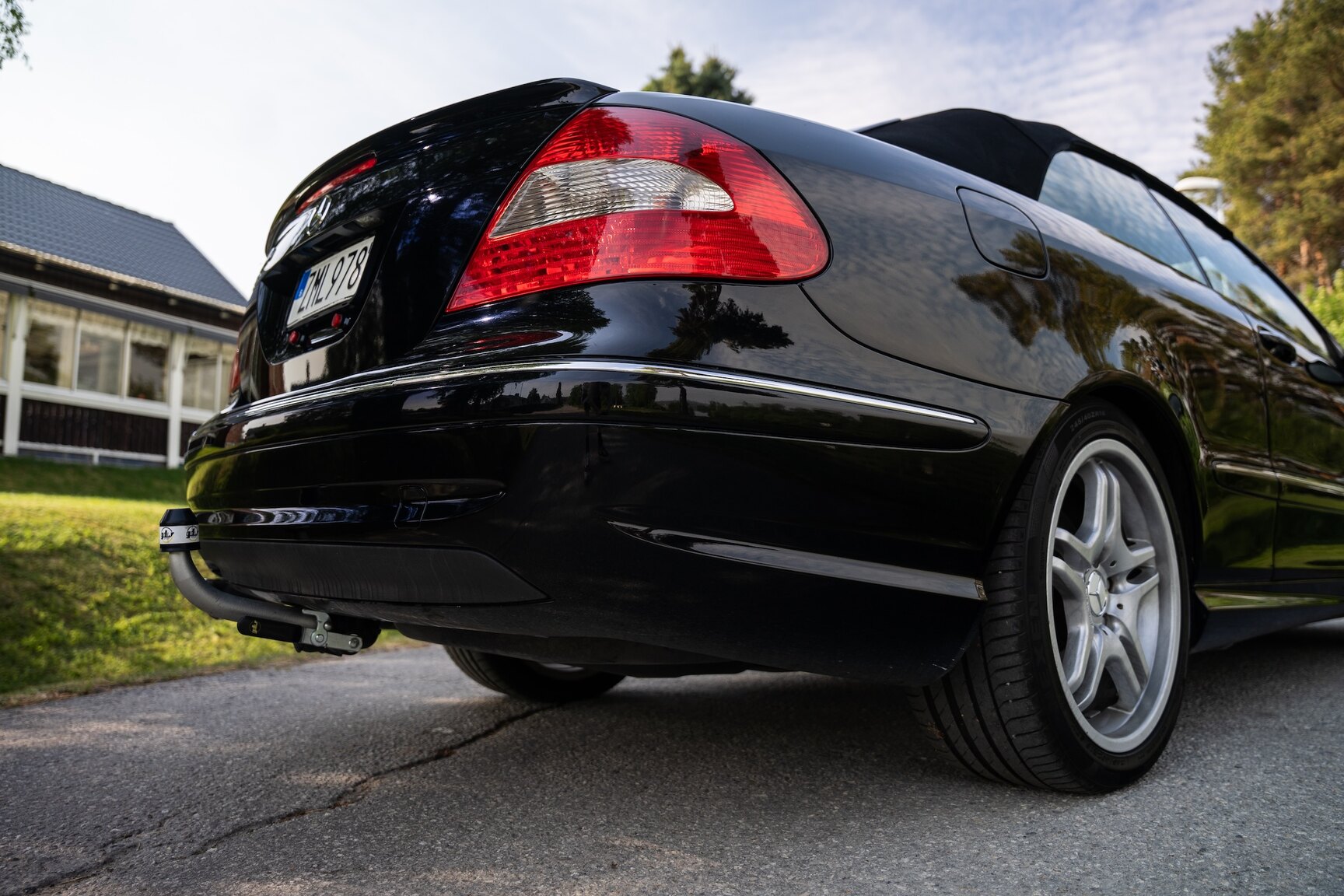 Exterior image of 2009 Mercedes-Benz CLK 550