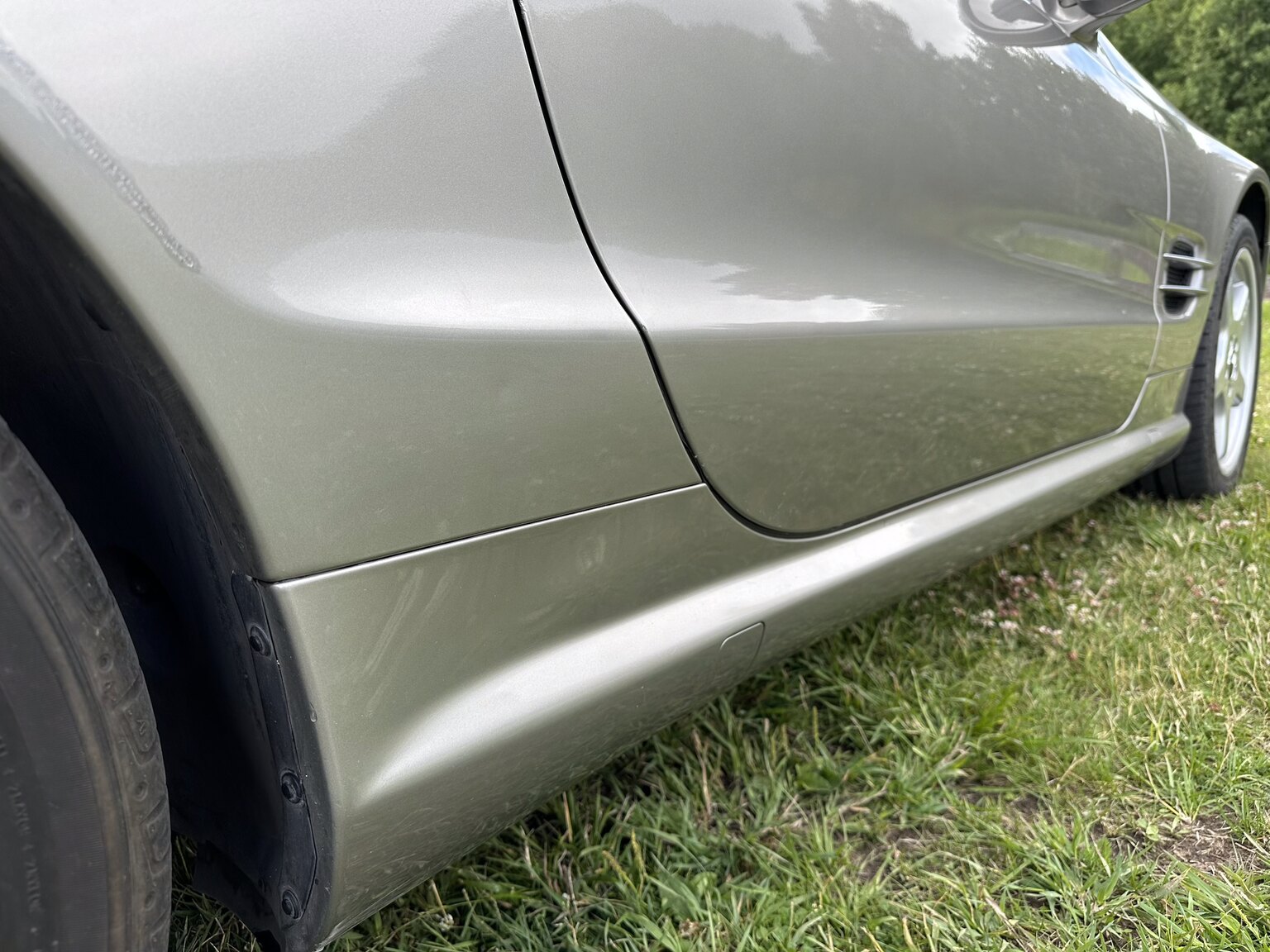 Exterior image of 2003 Mercedes Benz SL 500