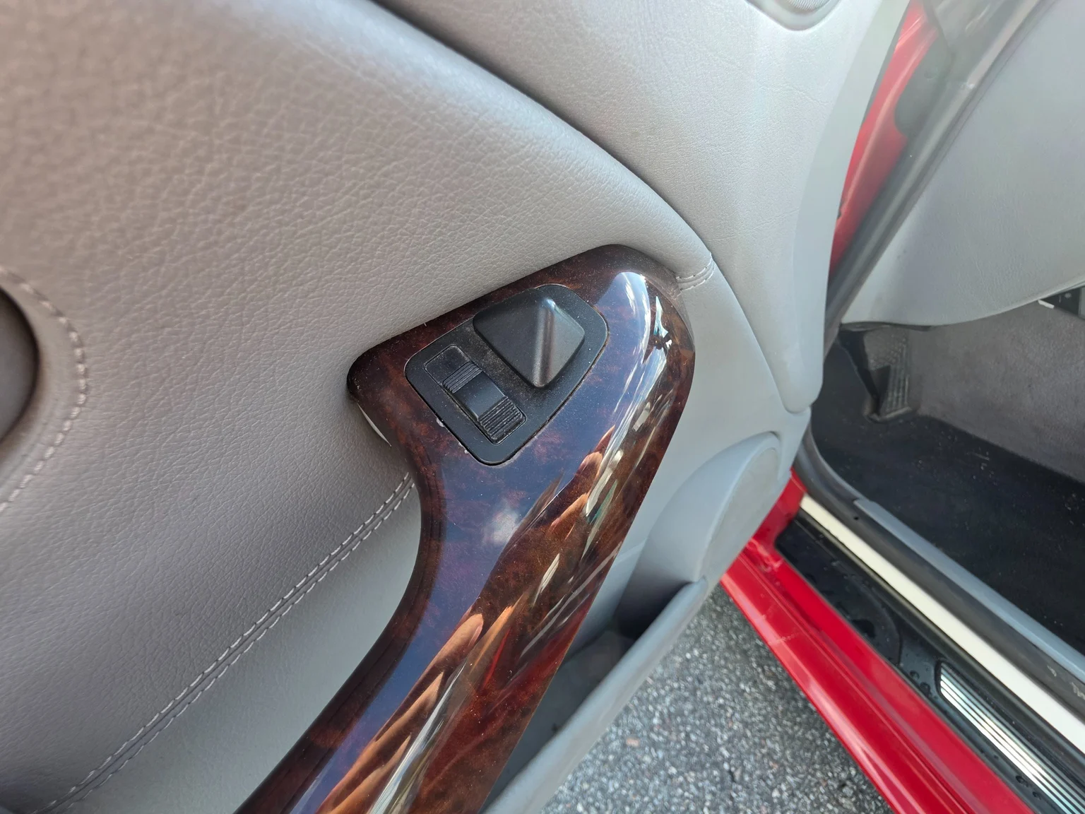Interior image of 2002 BMW 330Ci Convertible (5)