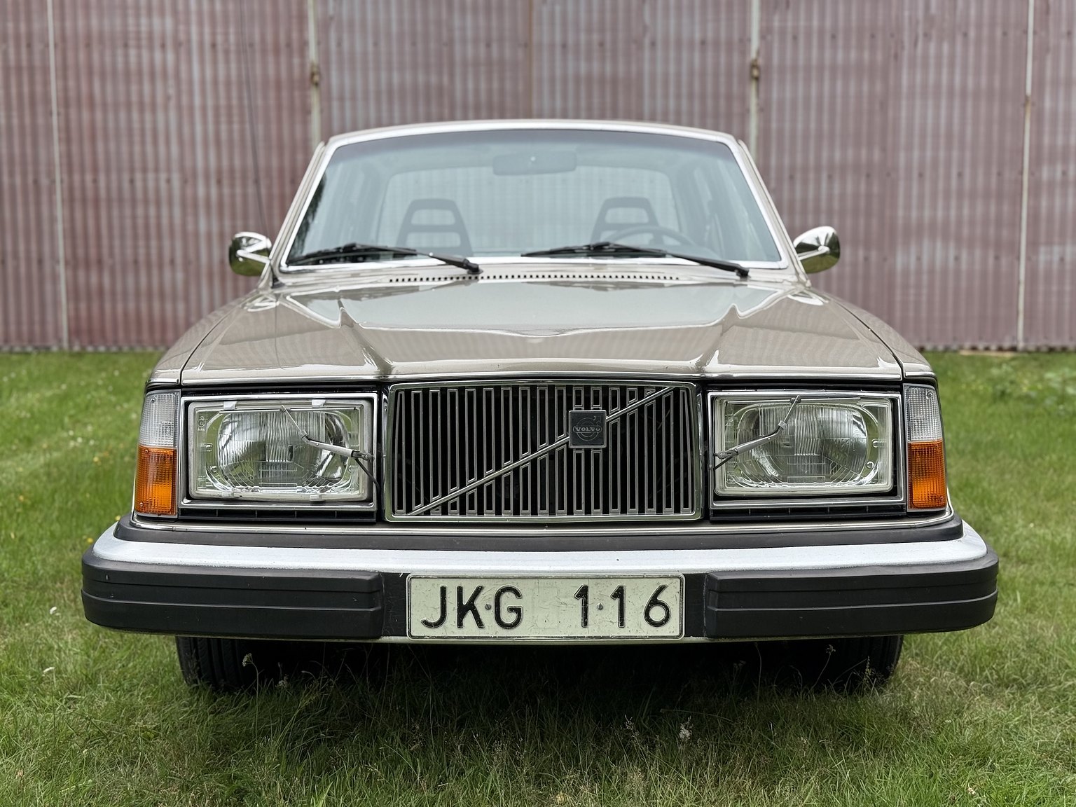 Exterior image of 1976 Volvo 264 V6 GL Automatisk