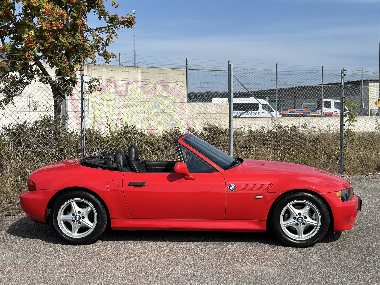 Exterior image of 1997 BMW Z3 Roadster