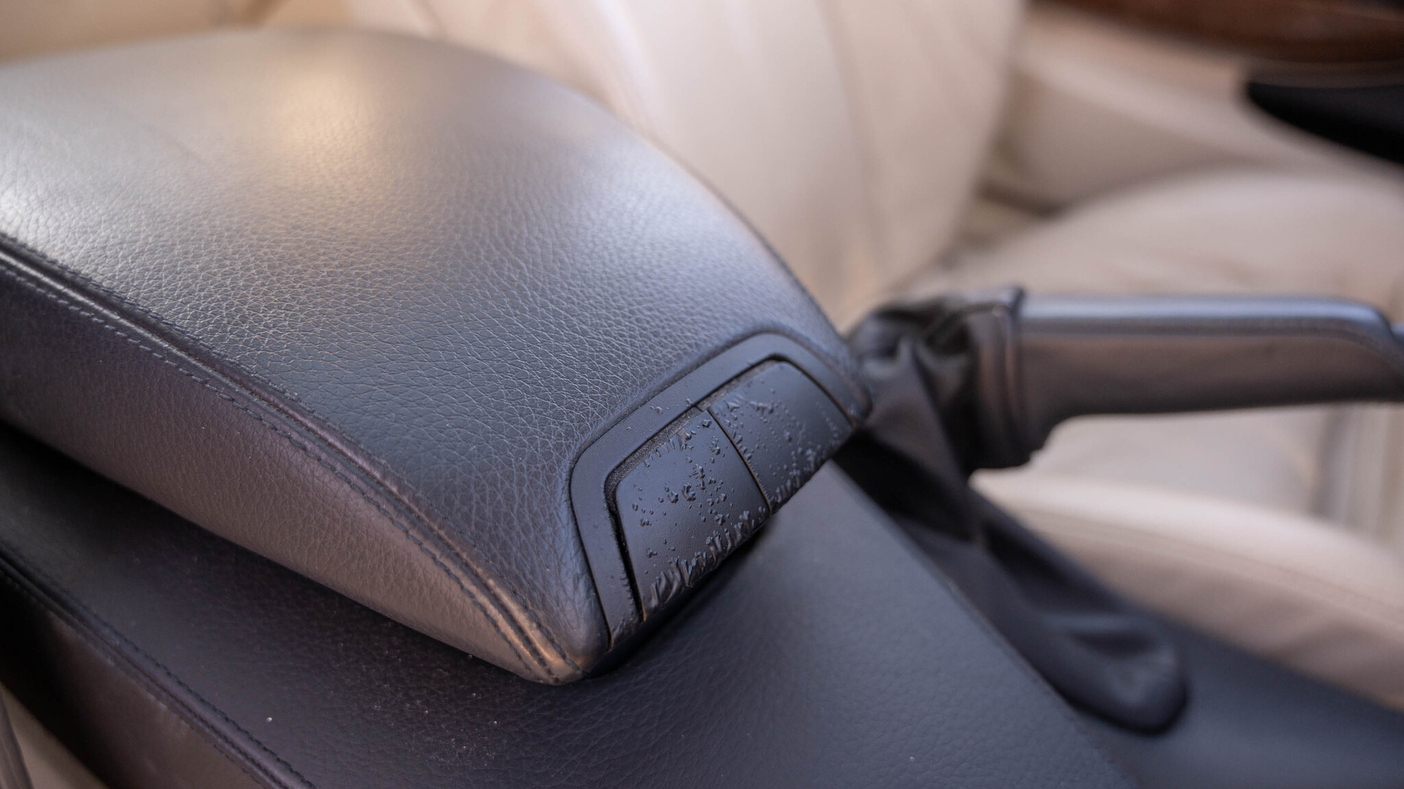 Interior image of 2008 BMW 635d  (21)