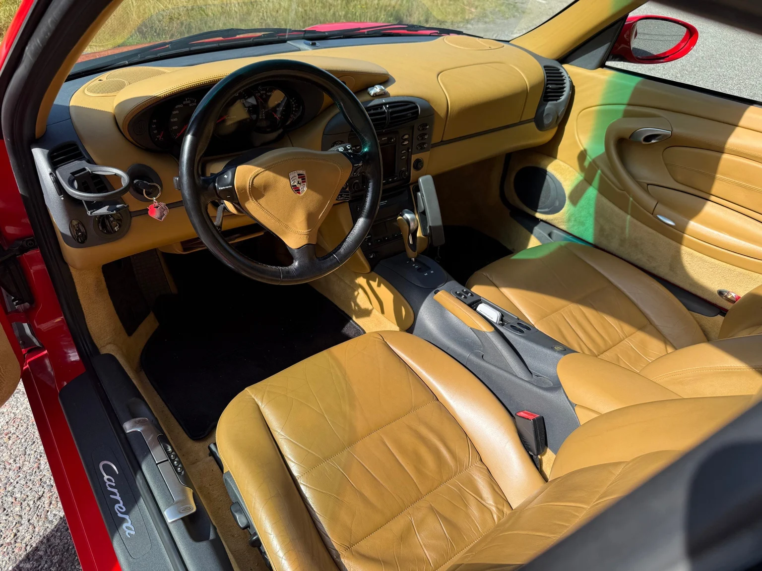 Interior image of 1998 Porsche 911 Carrera (1)