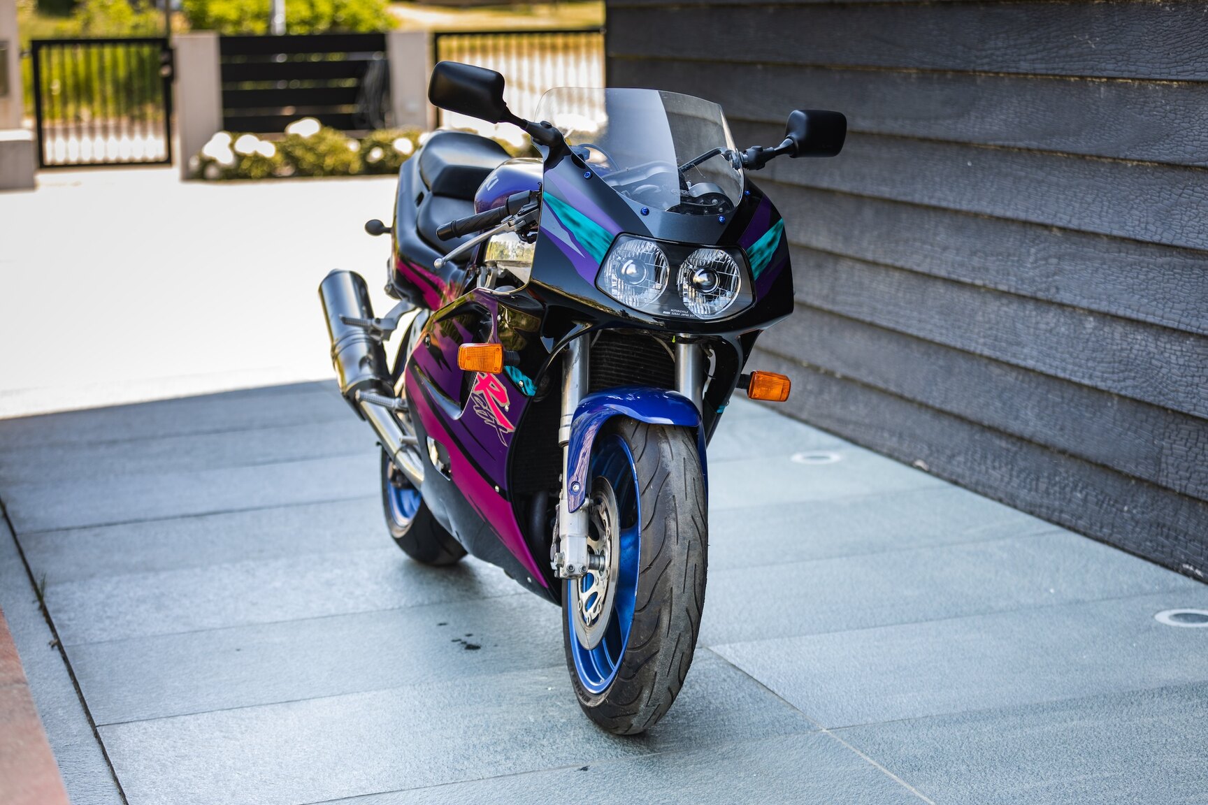 Aussenfoto 1994 Suzuki GSX-R750 (3)
